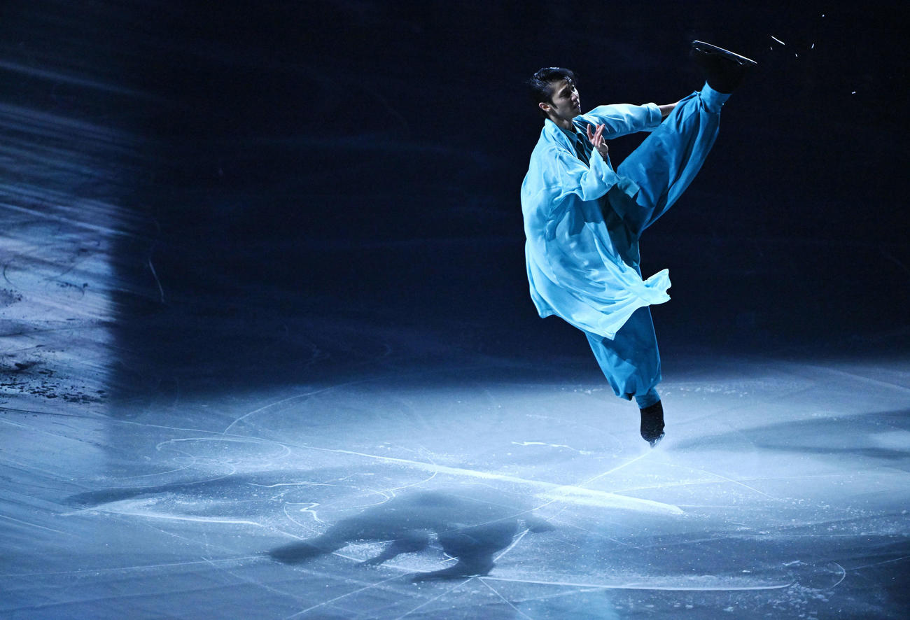 「Echoes of Life」さいたま公演で演技する羽生さん（撮影・滝沢徹郎）