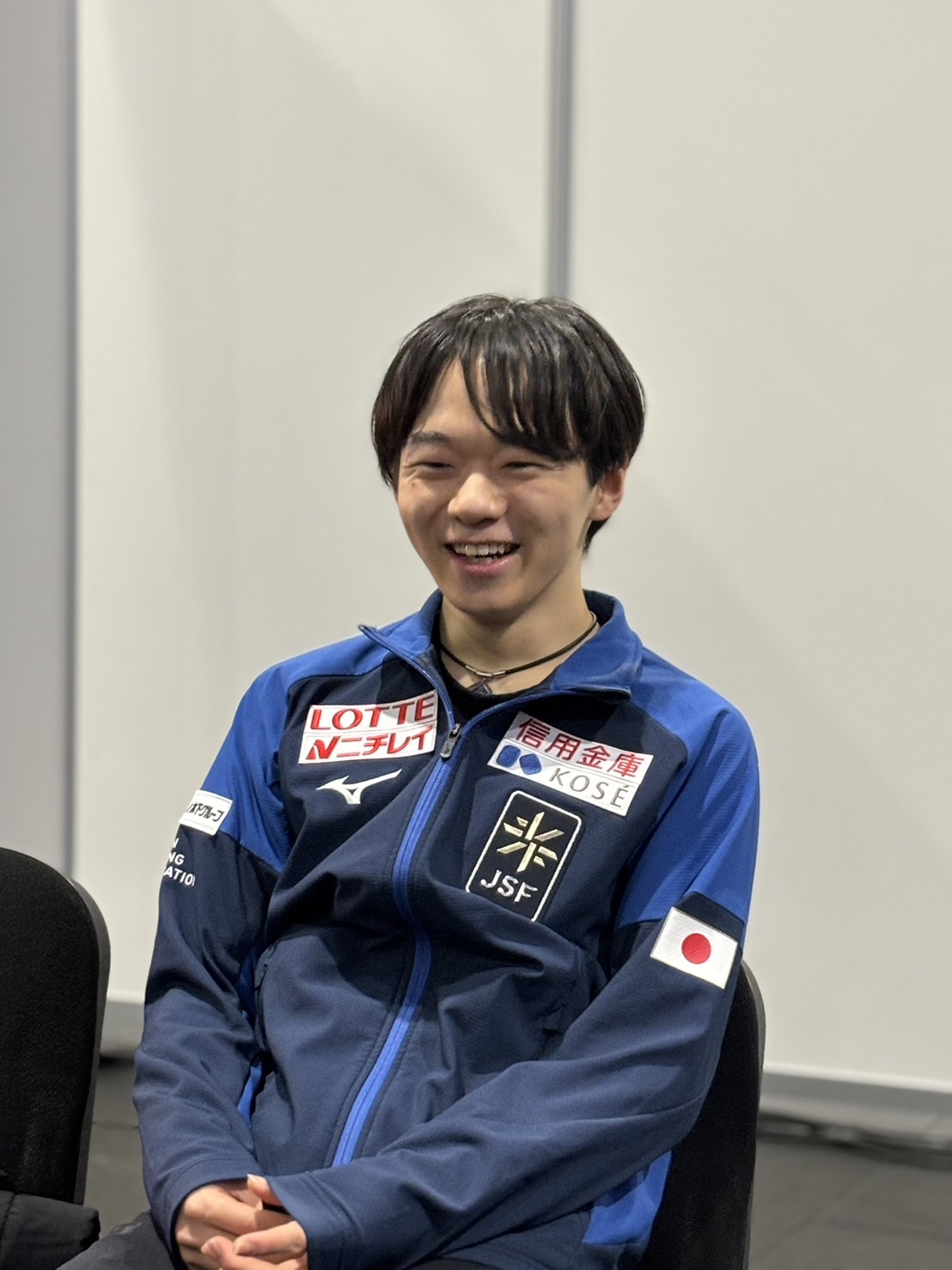 GPファイナルから一夜明け、取材に応じる鍵山（撮影・松本愛香通信員）