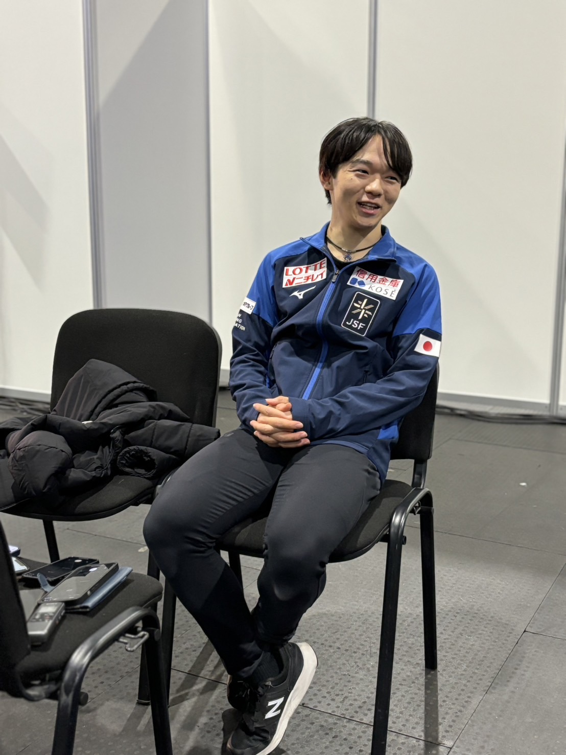 GPファイナルから一夜明け、取材に応じる鍵山（撮影・松本愛香通信員）