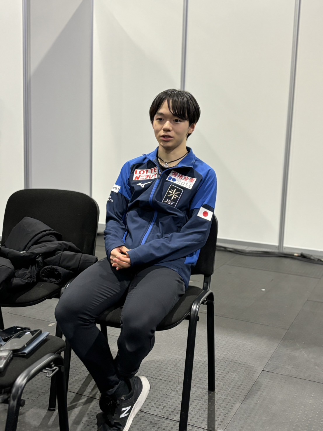 GPファイナルから一夜明け、取材に応じる鍵山（撮影・松本愛香通信員）