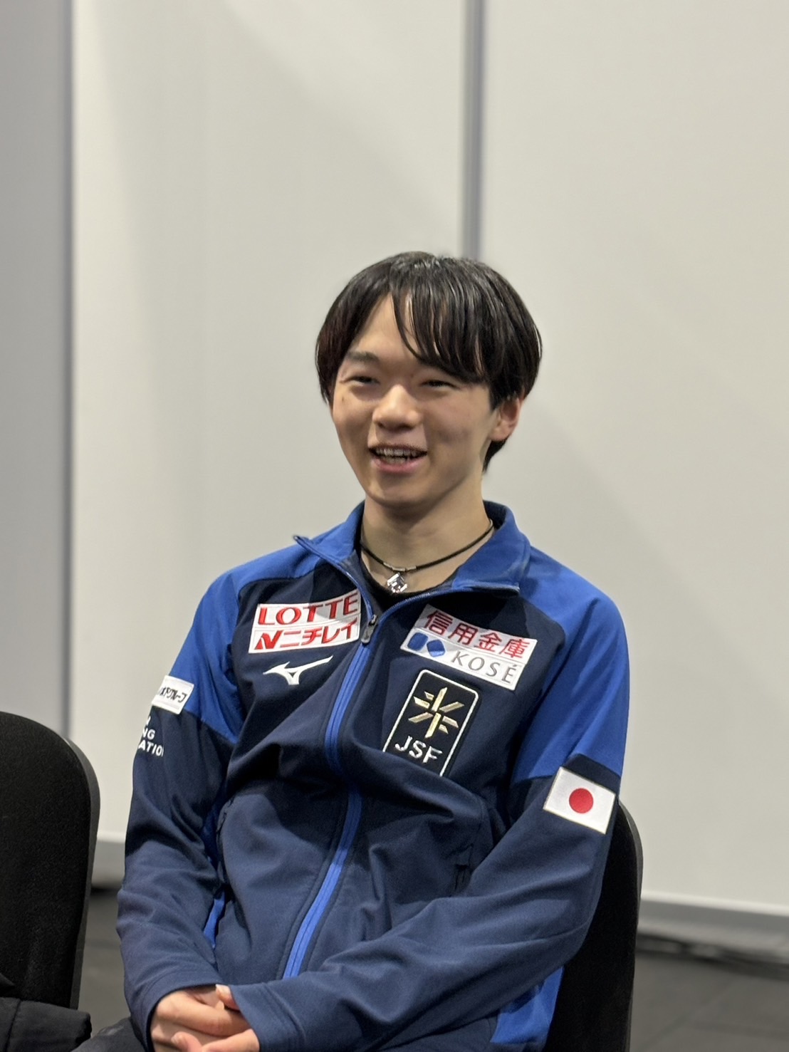GPファイナルから一夜明け、取材に応じる鍵山（撮影・松本愛香通信員）