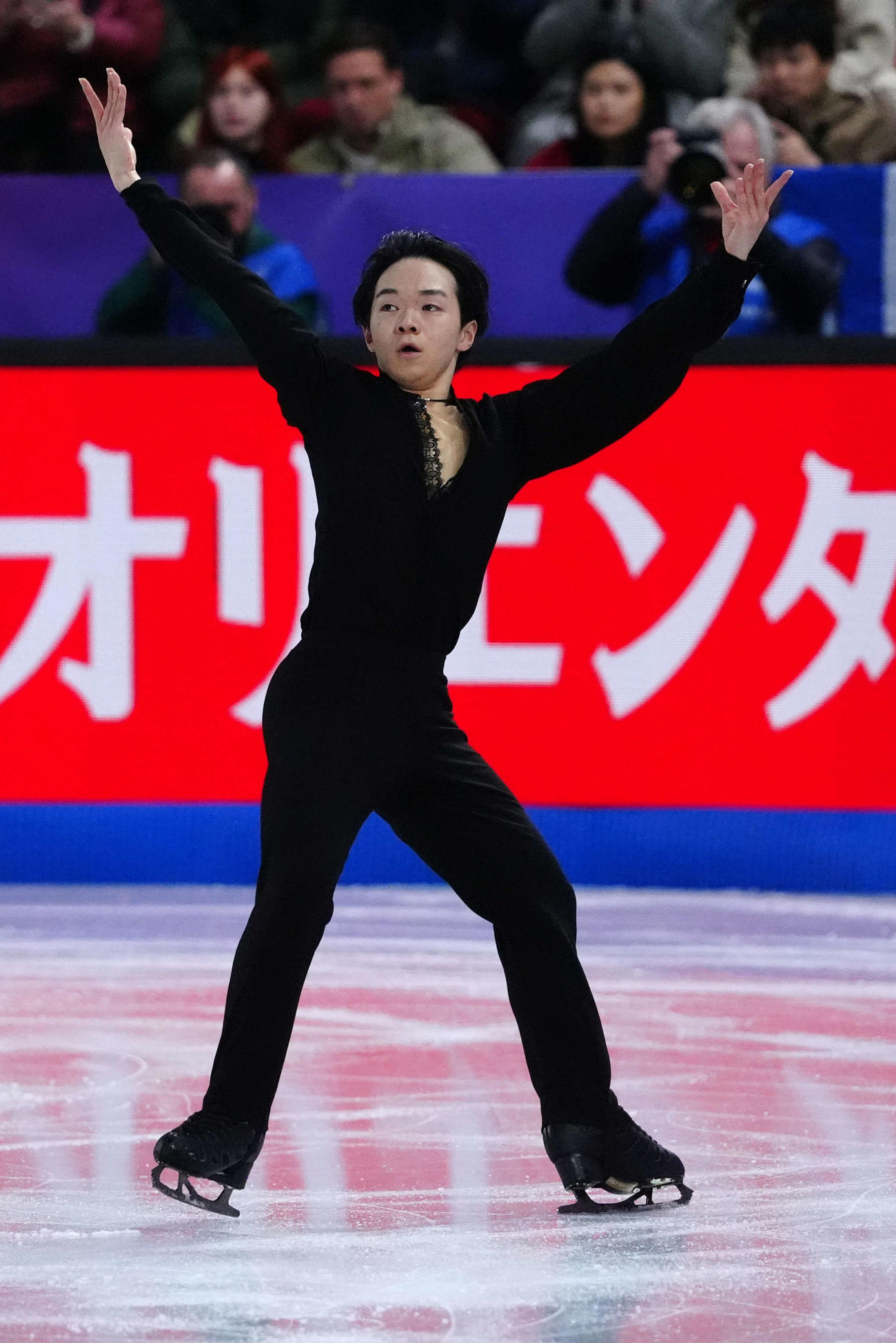男子フリーの演技を披露する鍵山（撮影・パオロ　ヌッチ）