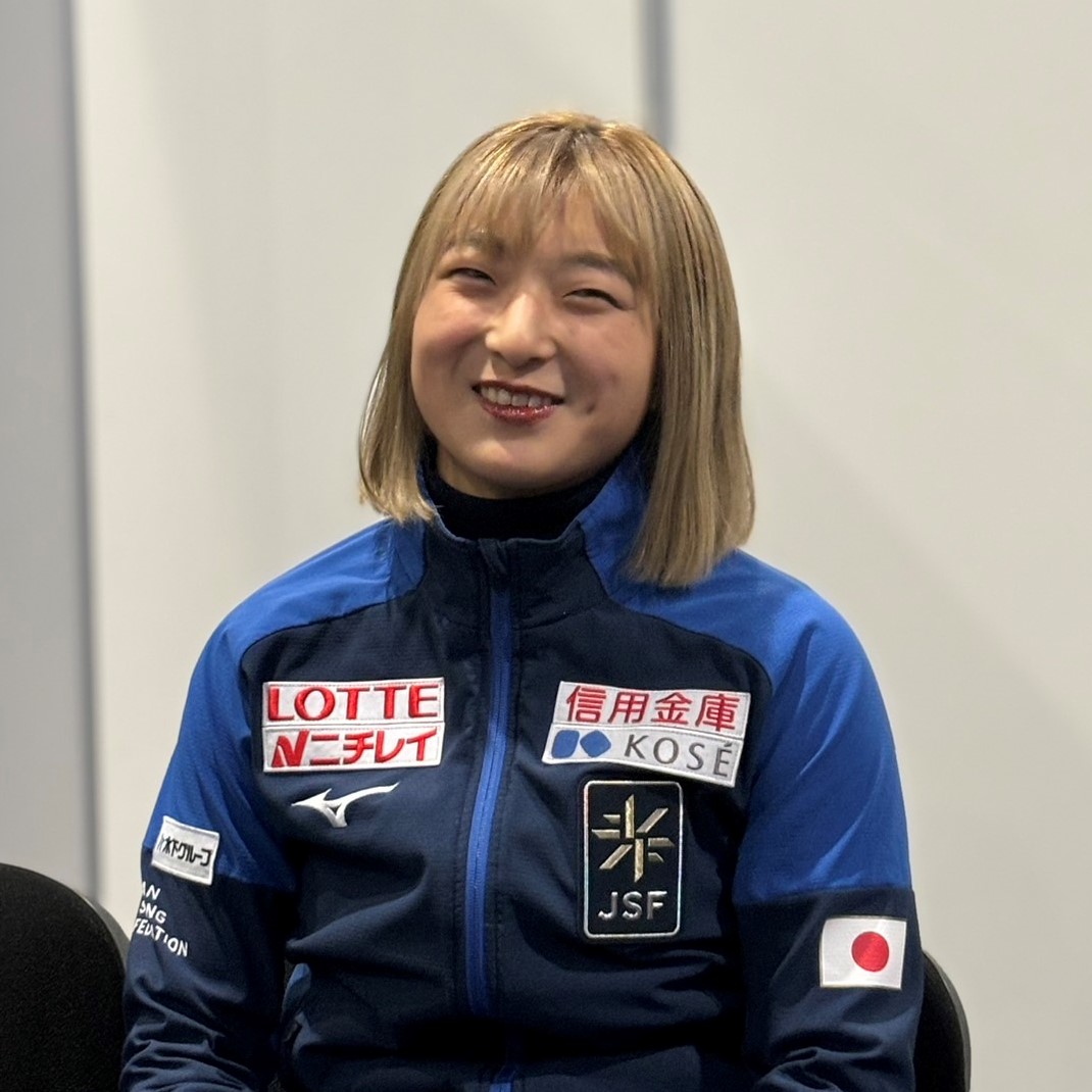 フィギュアスケートGPファイナルを終えて一夜明け取材に応じる坂本（撮影・松本愛香）