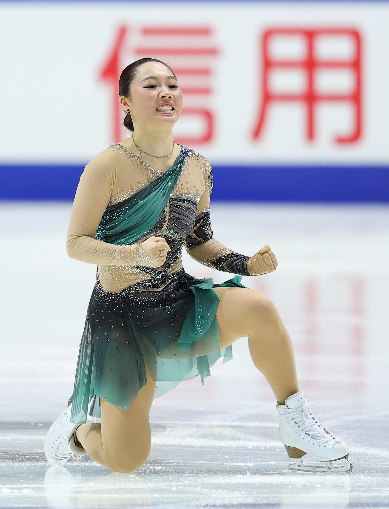 女子SPの演技を終え、ガッツポーズする樋口（撮影・前田充）