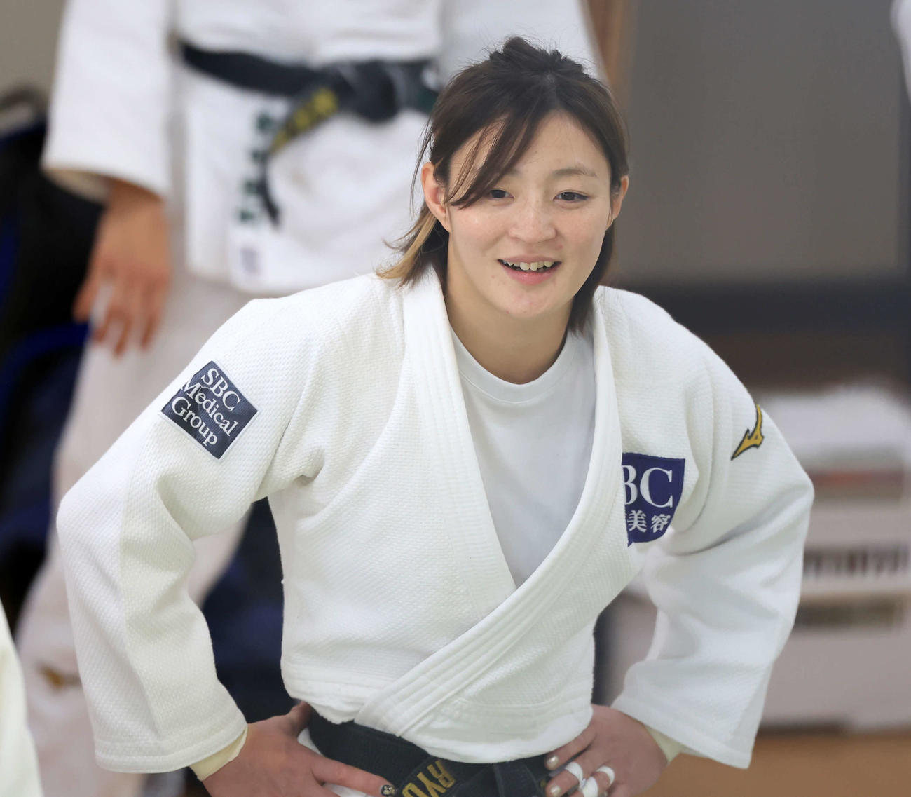 練習中、笑顔の角田（撮影・浅見桂子）