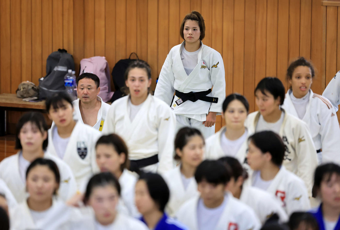 練習後、整列する阿部（奥）（撮影・浅見桂子）