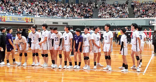 サントリーに敗戦後、スタンドにあいさつする天理大メンバー