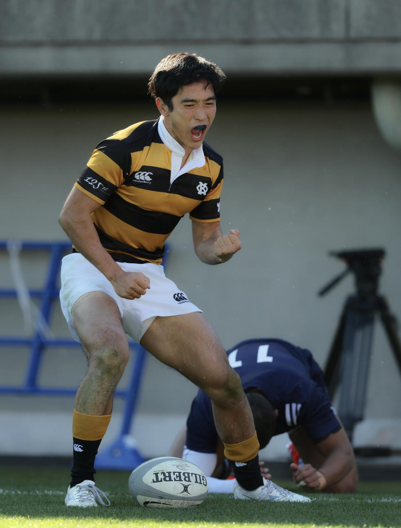 東洋大対慶大　後半、トライを決める慶大・石垣（撮影・河田真司）