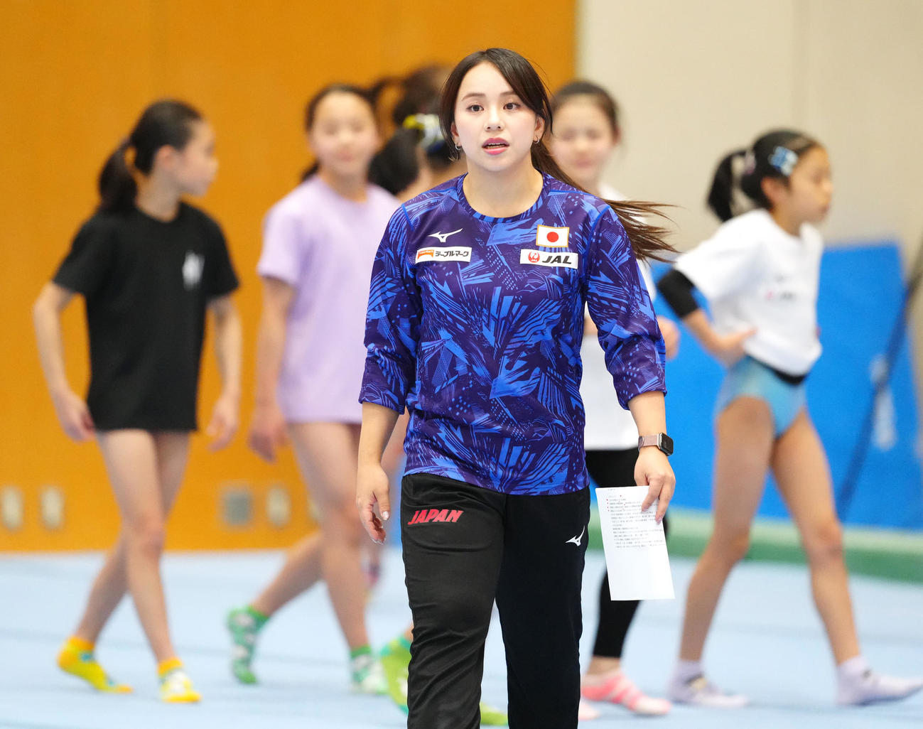 体操女子強化合宿に臨む村上強化本部長（撮影・江口和貴）
