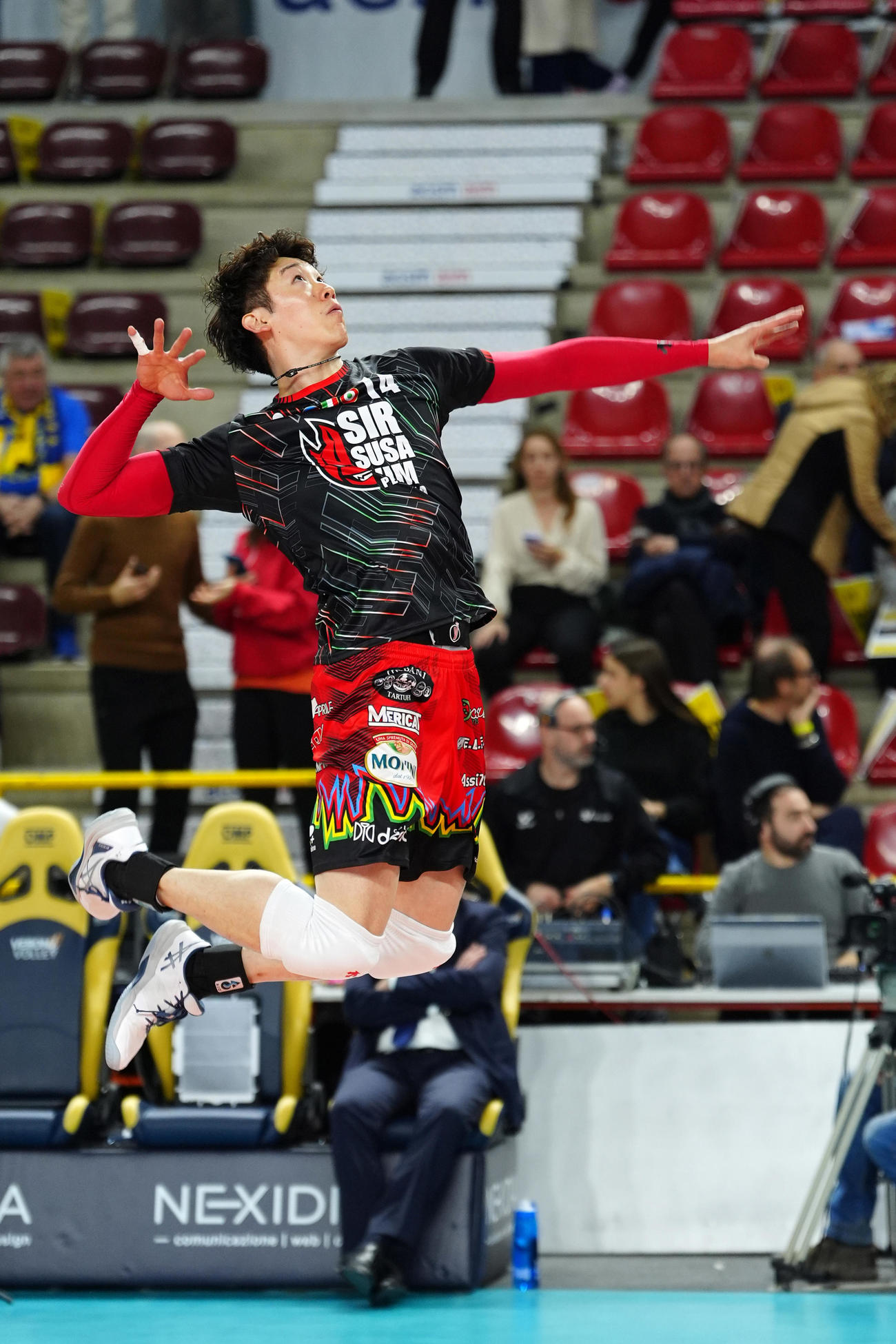ベローナ対ペルージャ　試合前、スパイク練習を繰り返すペルージャ石川祐希（撮影・パオロ　ヌッチ）