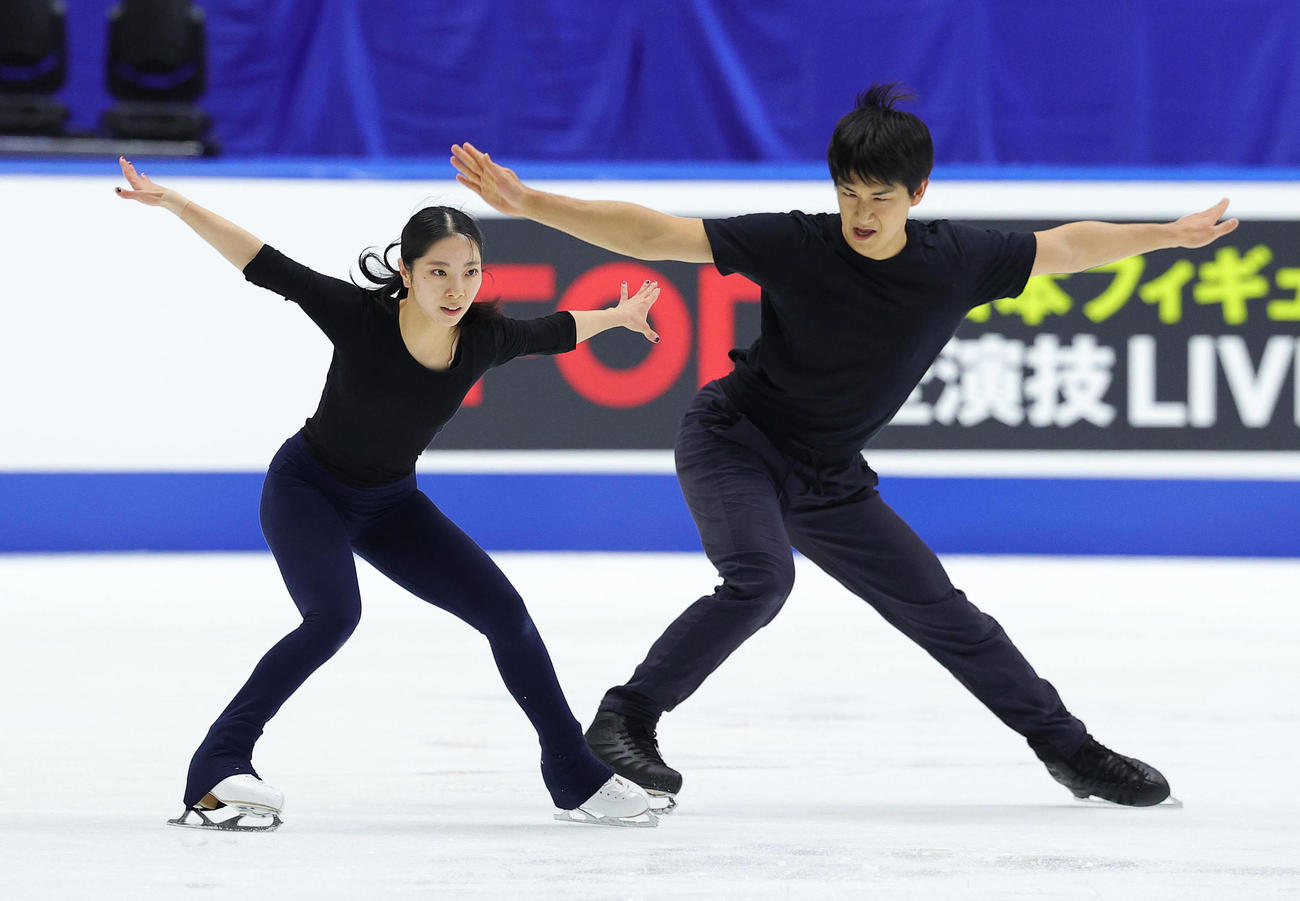 ペアSPに向け練習に臨む三浦、木原組（撮影・前田充）