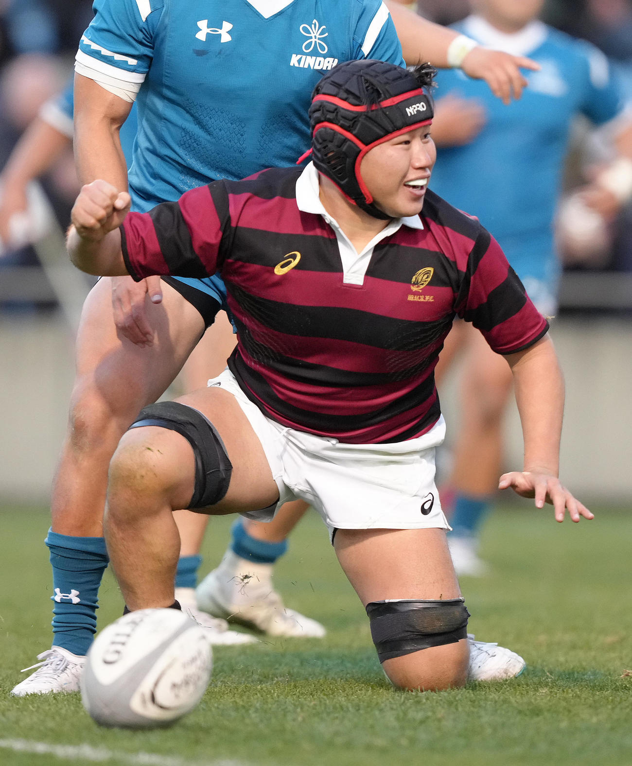 早大対近大　後半、トライを奪いガッツポーズする早大・田中勇（撮影・足立雅史）