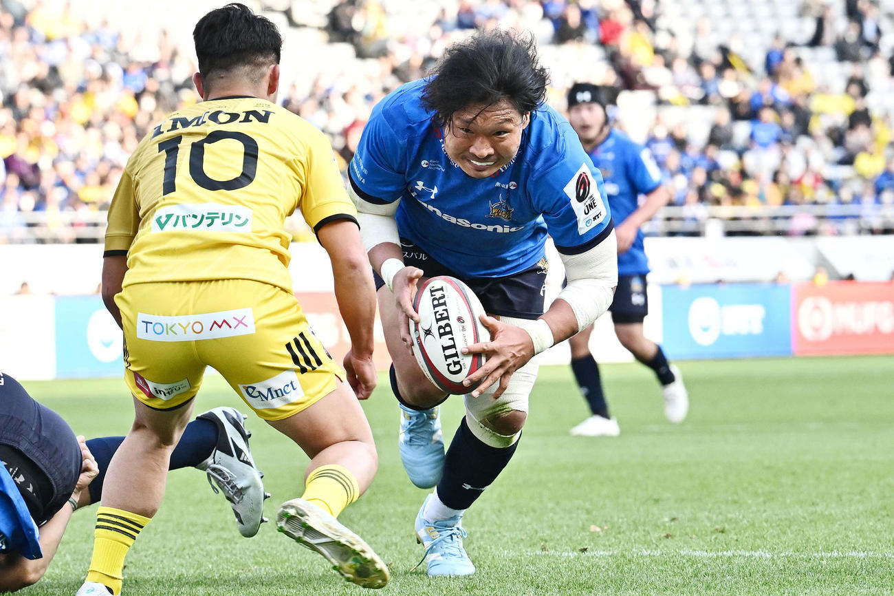 東京SG対埼玉　前半、攻め込む埼玉稲垣（撮影・滝沢徹郎）