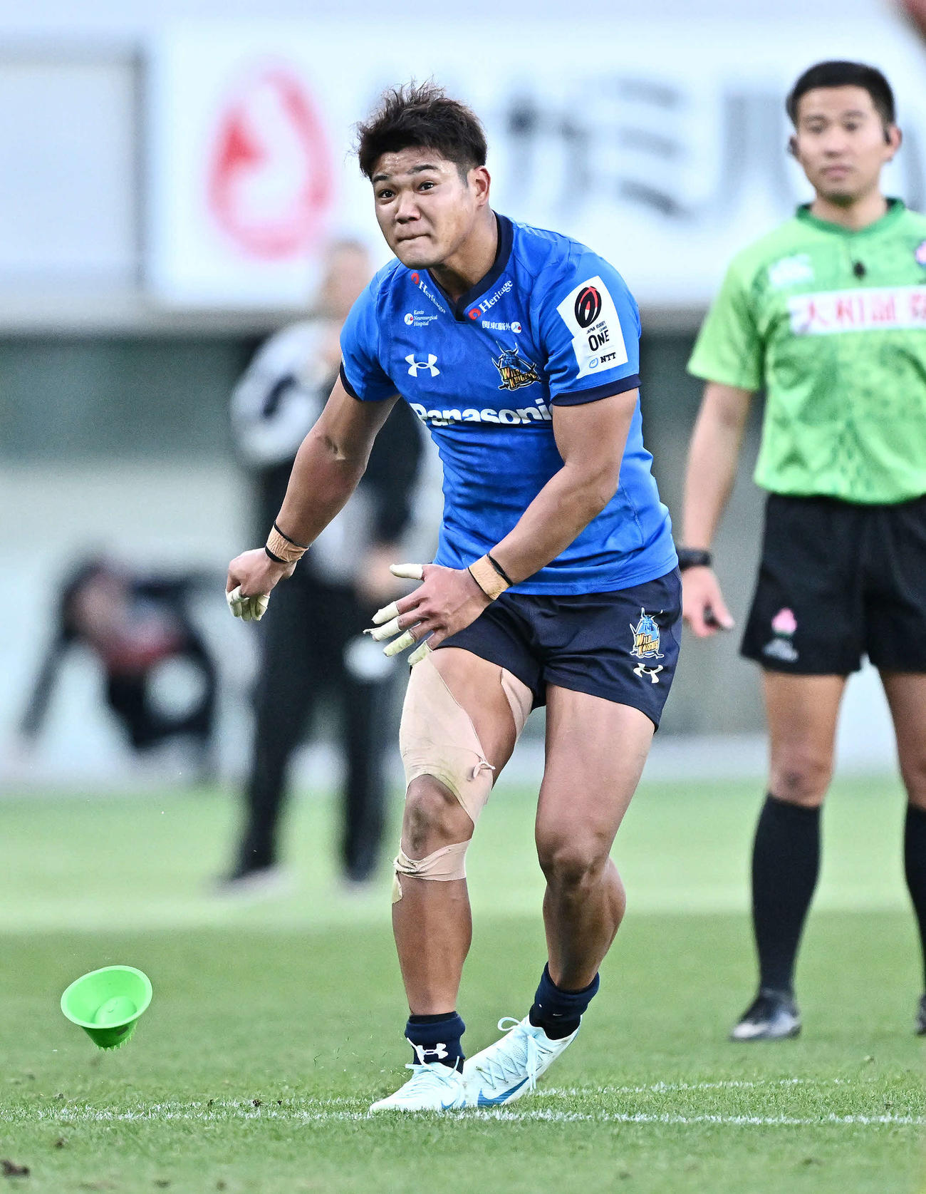 東京SG対埼玉　後半、コンバージョンキックを決める埼玉山沢京（撮影・滝沢徹郎）