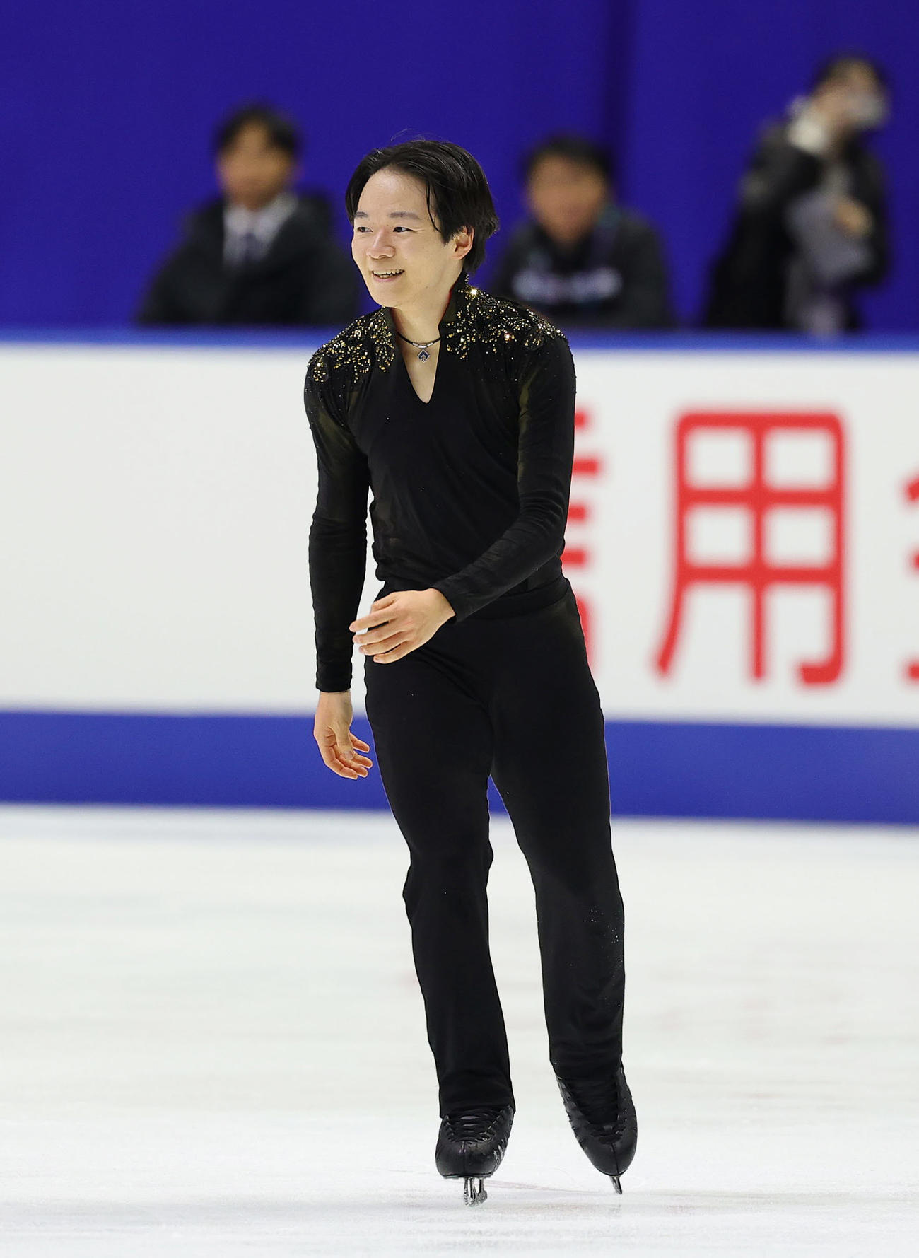 男子フリーの演技を終え、笑顔を見せる鍵山（撮影・前田充）