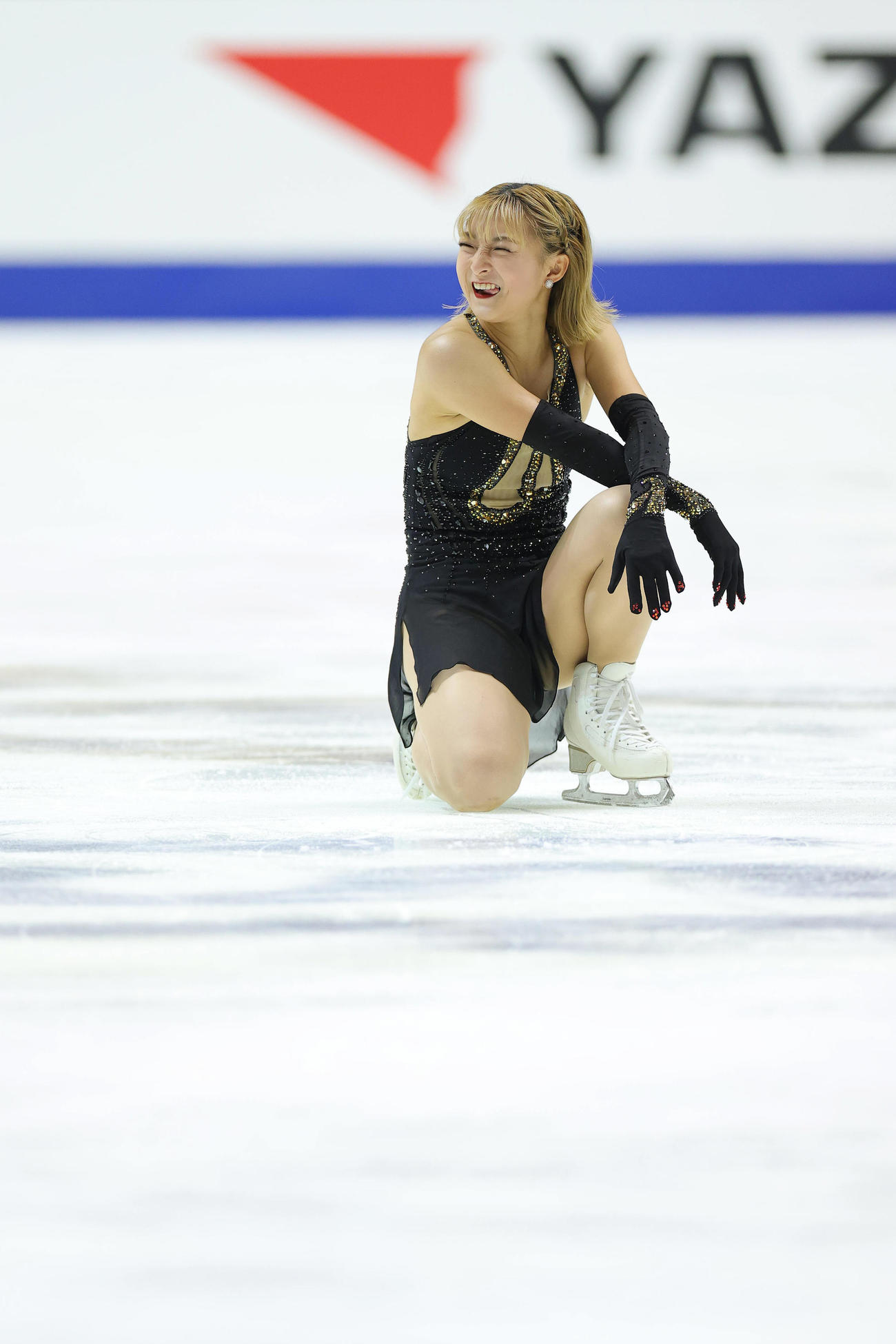 女子フリーの演技を終え、笑顔を見せる坂本（撮影・前田充）
