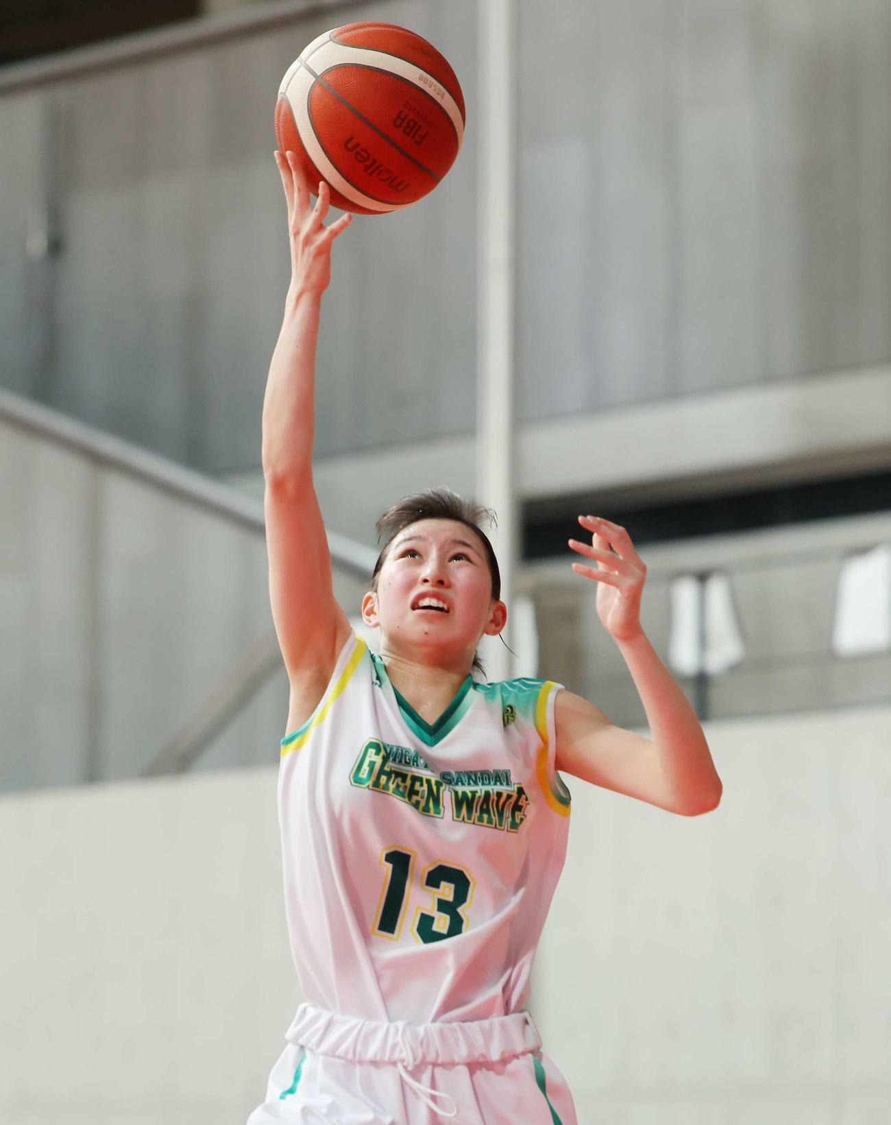 新潟産業大付対昌平　第2Q、シュートを放つ新潟産業大付・横小路（撮影・河田真司）