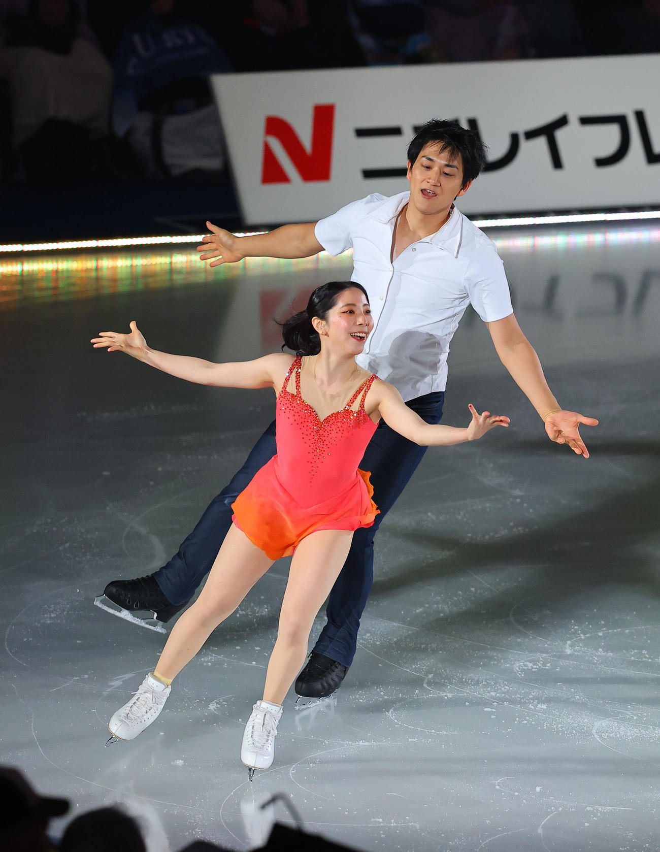 メダリストオンアイスで演技するペアの三浦璃来、木原龍一組（撮影・藤尾明華）