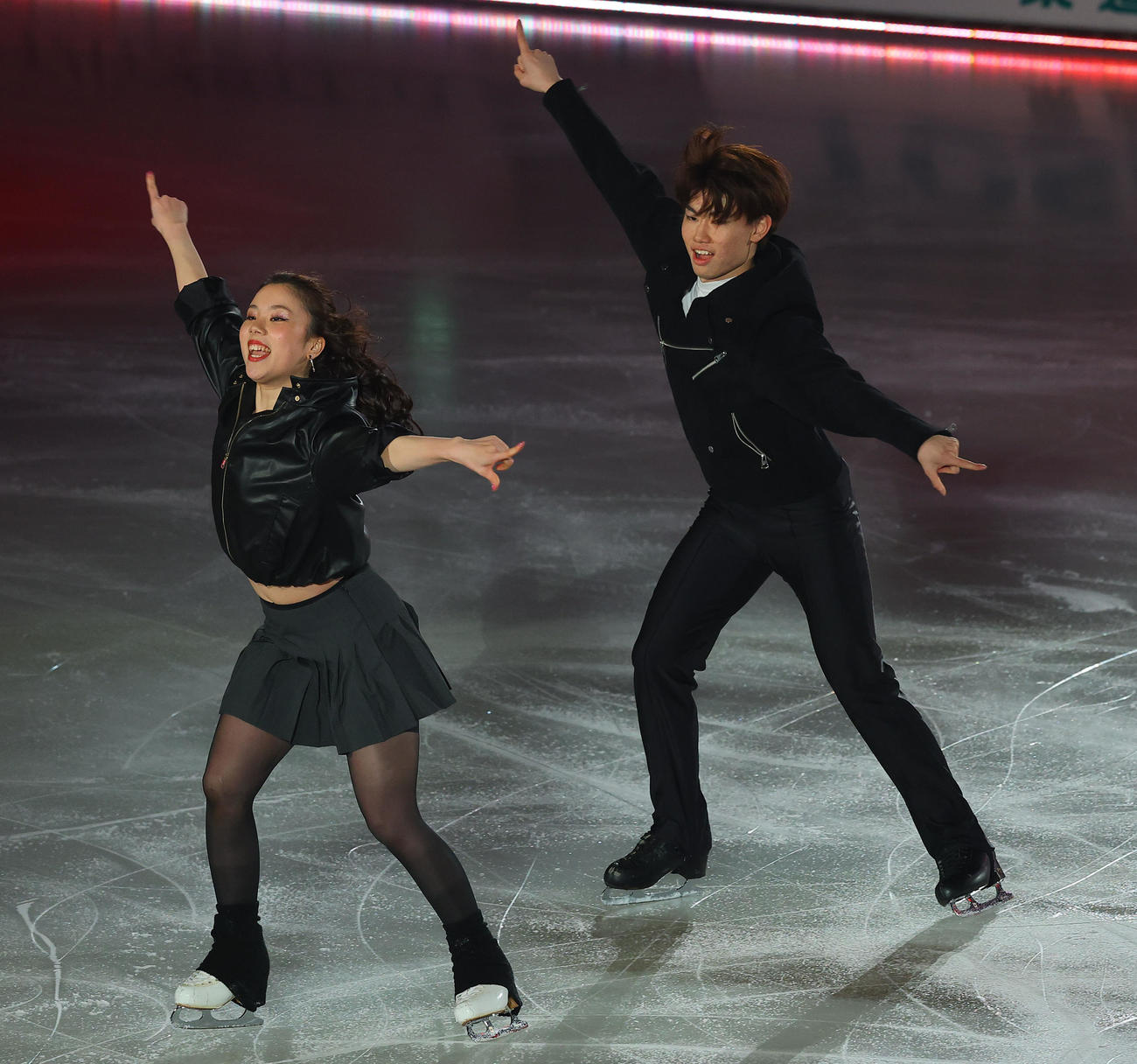 メダリストオンアイスで演技するアイスダンスの吉田唄菜、森田真沙也組（撮影・藤尾明華）
