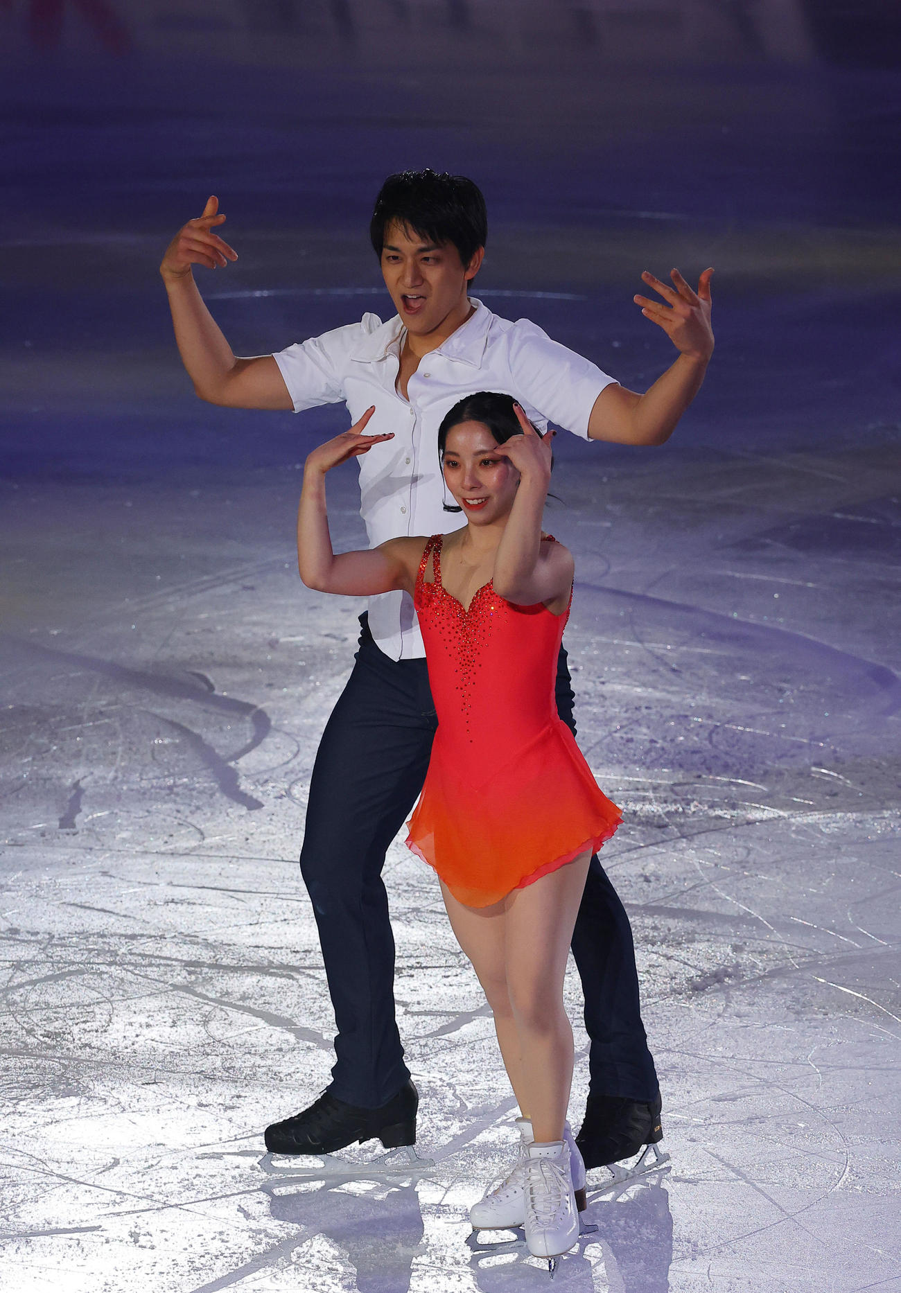 メダリストオンアイスで演技するペアの三浦璃来、木原龍一組（撮影・藤尾明華）