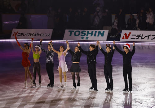 メダリストオンアイスで演技するアイスダンスの吉田唄菜、森田真沙也組とゆかいな仲間たち（撮影・藤尾明華）