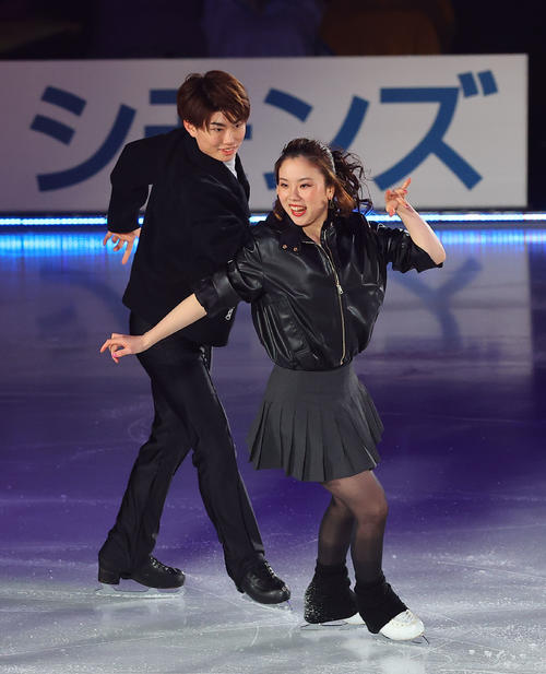 メダリストオンアイスで演技するアイスダンスの吉田唄菜、森田真沙也組（撮影・藤尾明華）