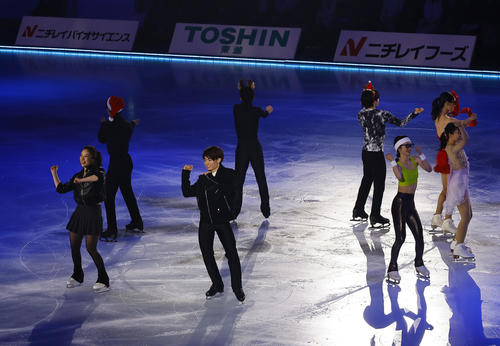メダリストオンアイスで演技するアイスダンスの吉田唄菜、森田真沙也組とゆかいな仲間たち（撮影・藤尾明華）