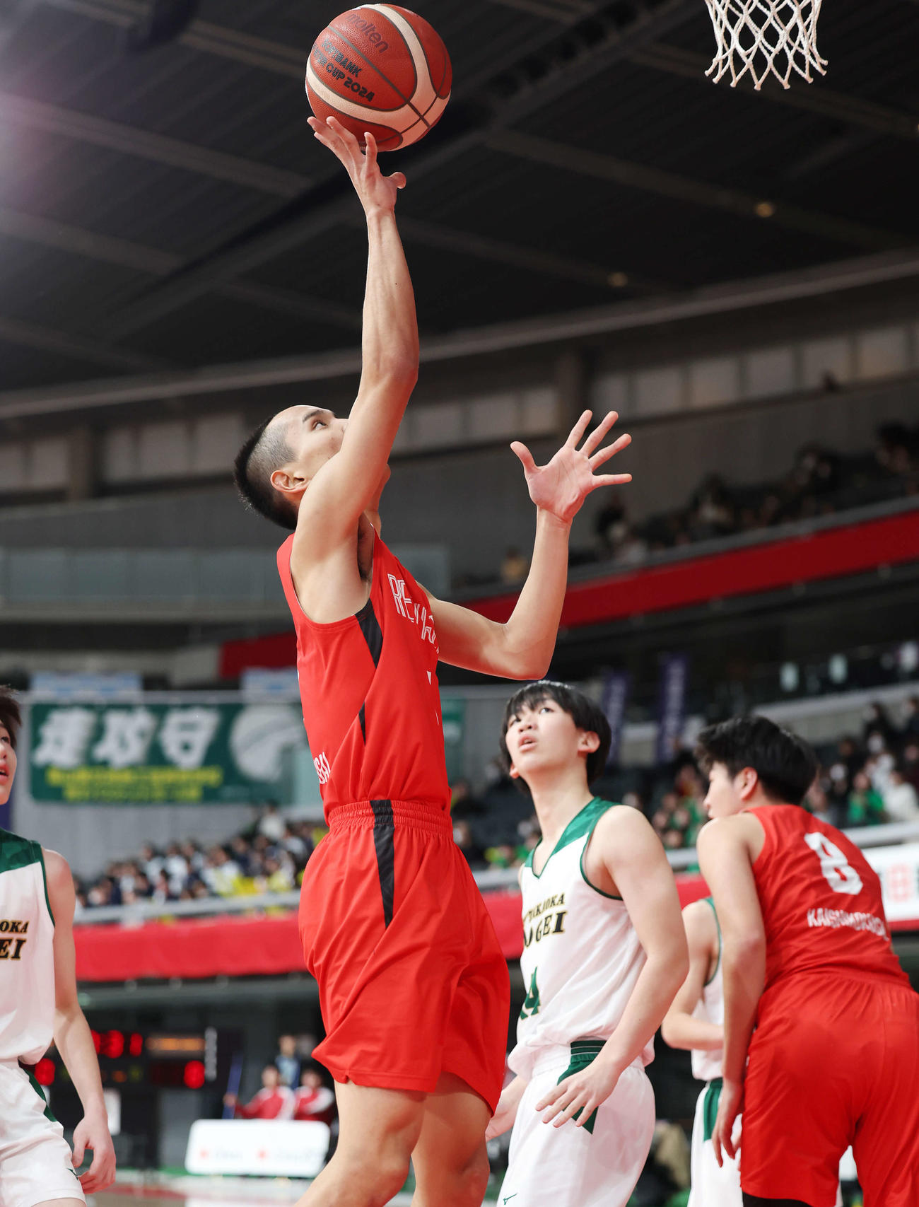 高岡工芸対開志国際　第1Q、2点シュートを決める開志国際・平良（撮影・宮地輝）