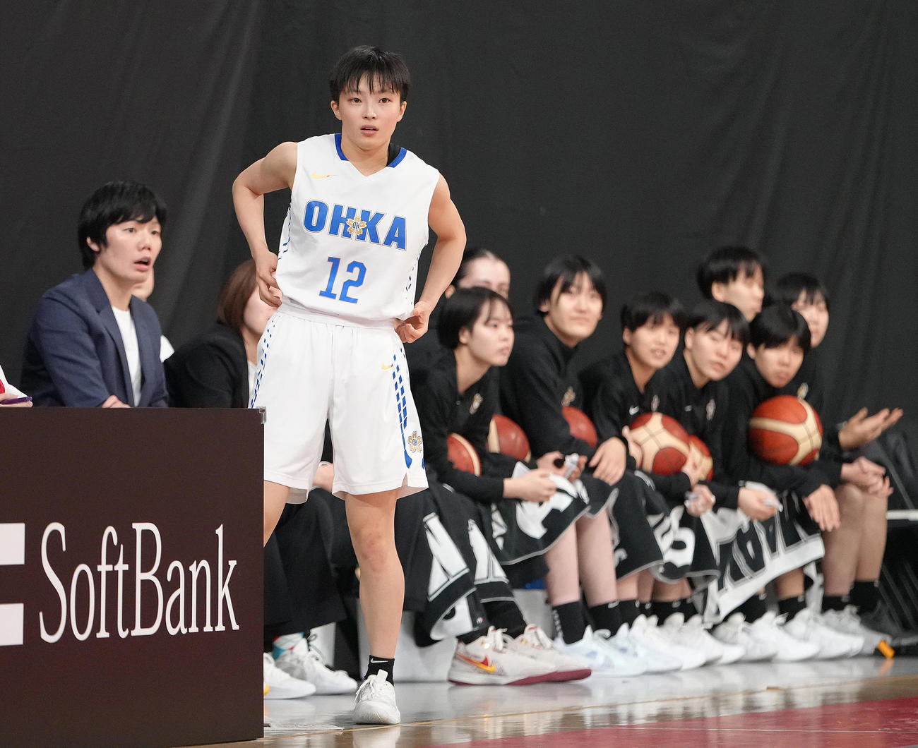 桜花学園対東京成徳大高　出場の準備をする桜花学園・竹内（撮影・足立雅史）