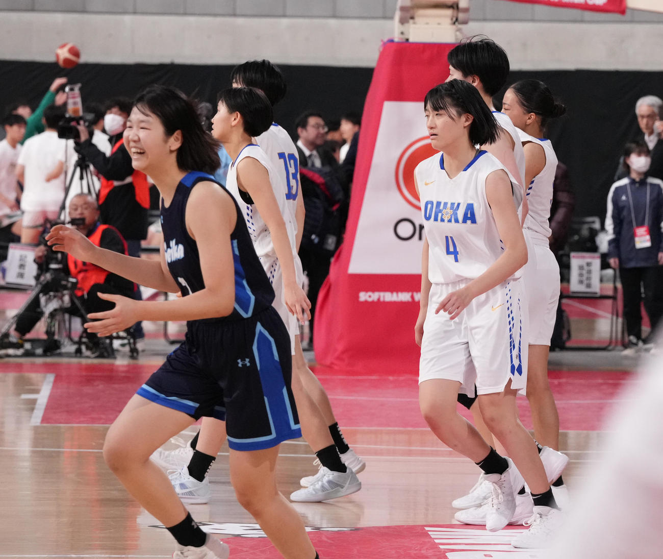 桜花学園対精華女　精華女に敗れた桜花学園ファイブ（撮影・鈴木みどり）
