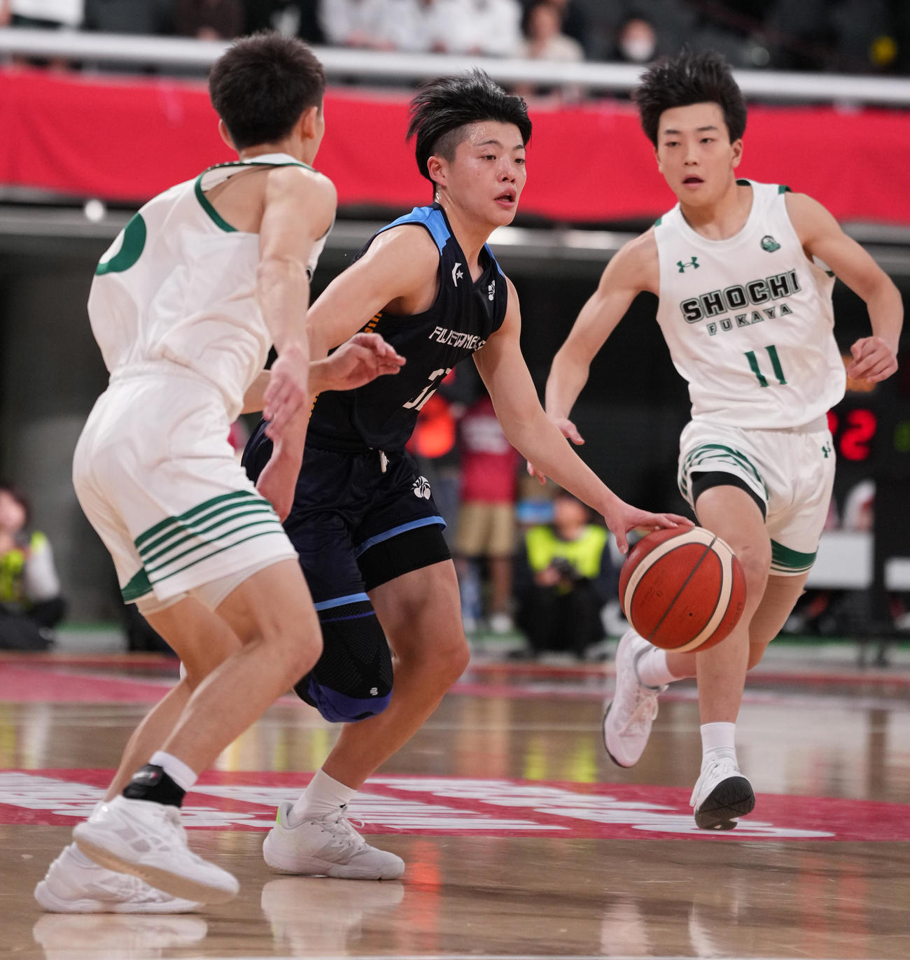 正智深谷対藤枝明誠　第2Q、ドリブルする藤枝明誠・野田（中央）（撮影・鈴木みどり）