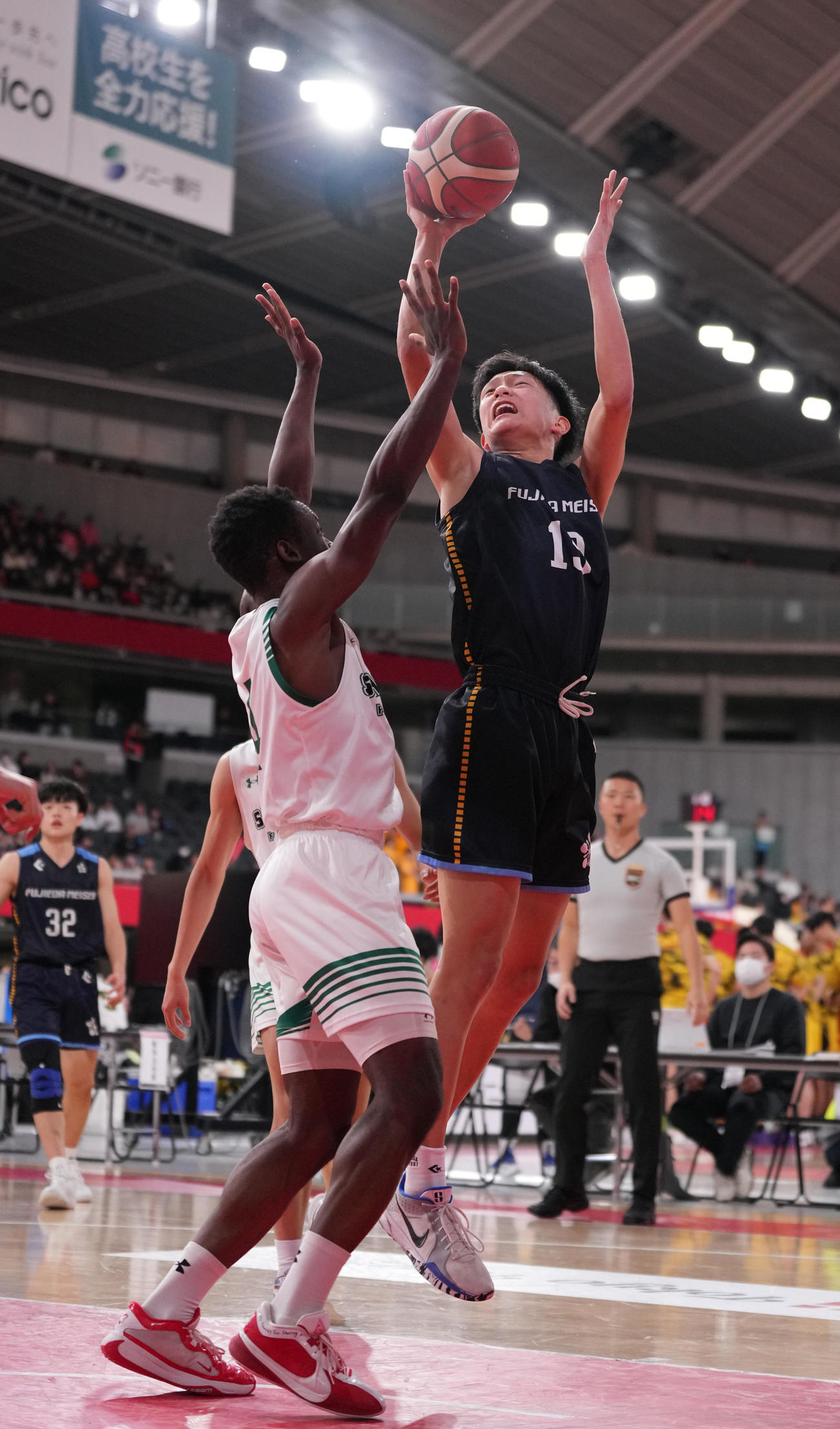 正智深谷対藤枝明誠　第2Q、シュートを放つ藤枝明誠・野津（右）（撮影・鈴木みどり）