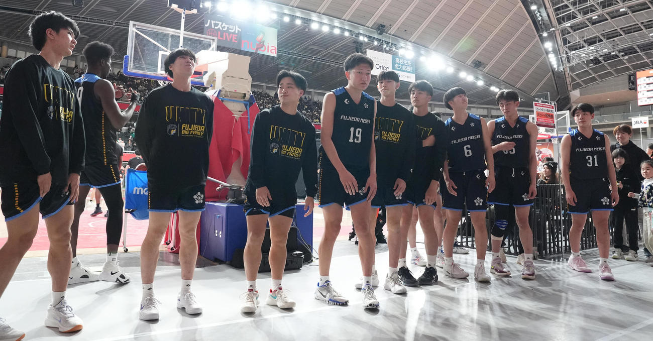 正智深谷対藤枝明誠　正智深谷に勝利した藤枝明誠ファイブ（撮影・鈴木みどり）