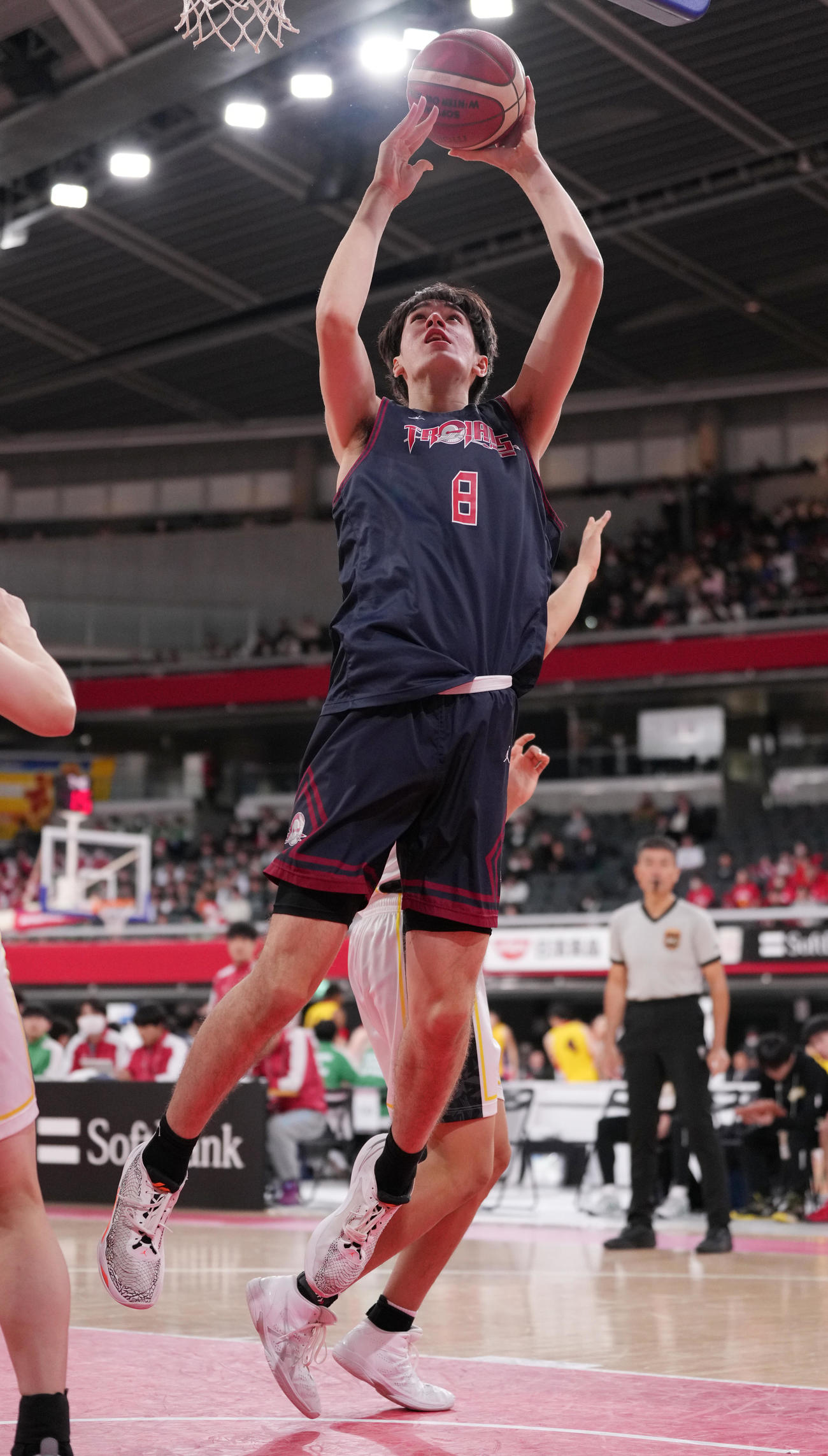 前橋育英対福岡大大濠　第3Q、シュートを放つ福岡大大濠・渡辺（撮影・鈴木みどり）