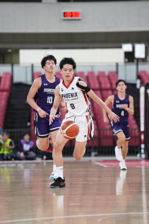 鳥取城北対延岡学園　第3Q、ドリブルする鳥取城北・新谷（撮影・小沢裕）