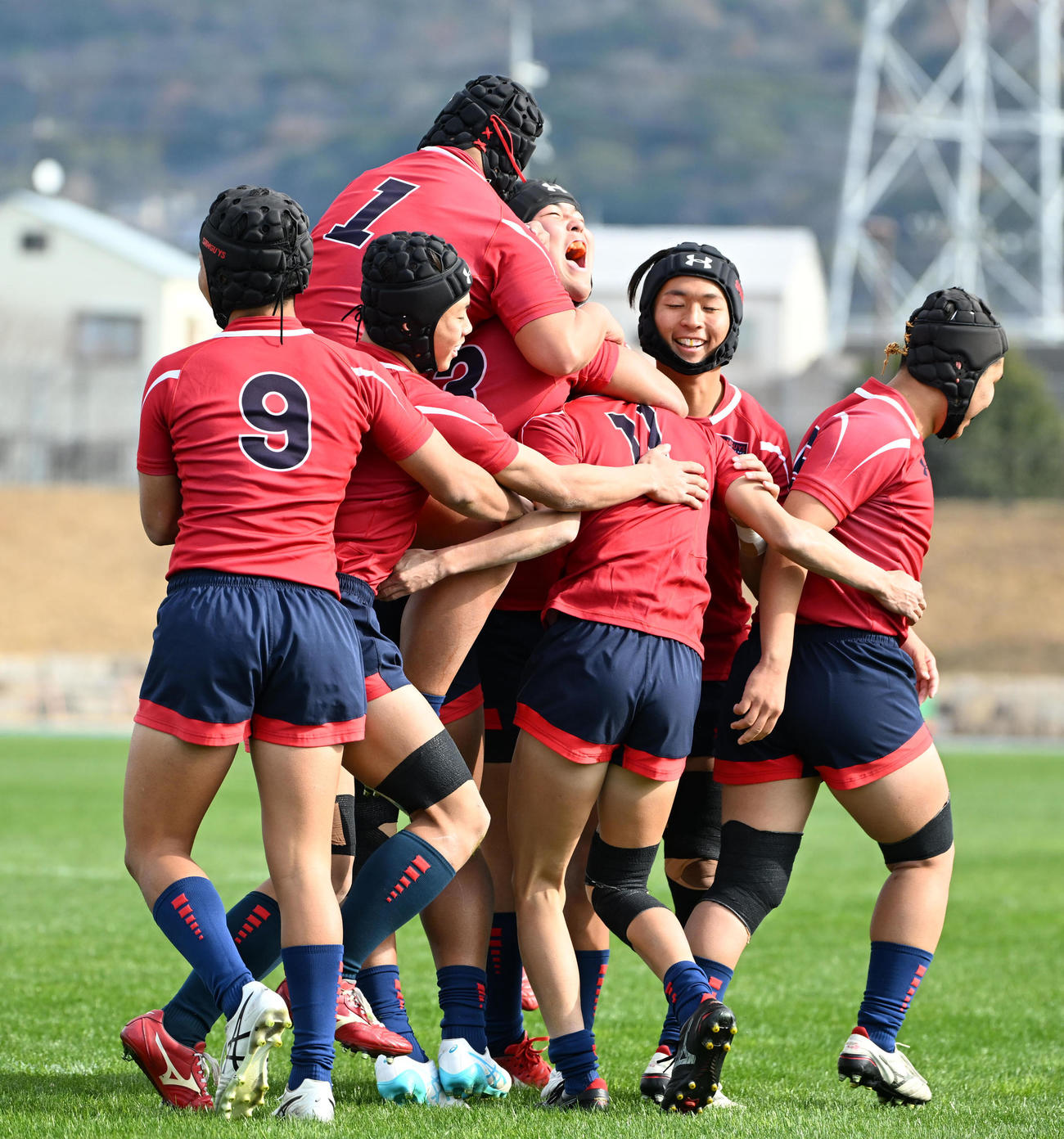 高知中央対若狭東　前半、高知中央・溝渕雄飛のトライが決まり喜ぶ高知中央フィフティーン（撮影・石井愛子）