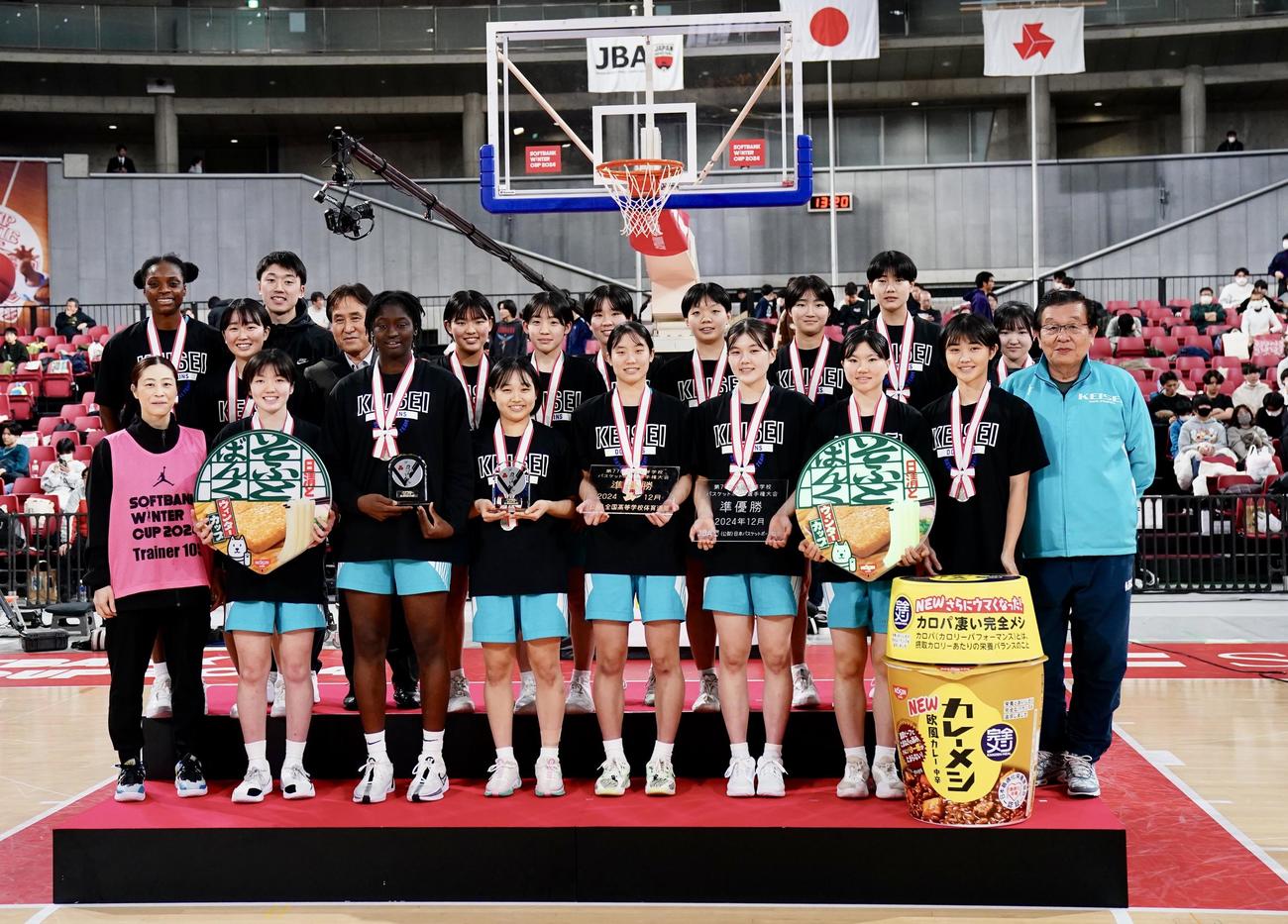 ウインターカップ2024女子決勝　京都精華学園対慶誠　準優勝となった慶誠の選手たち（撮影・横山健太）