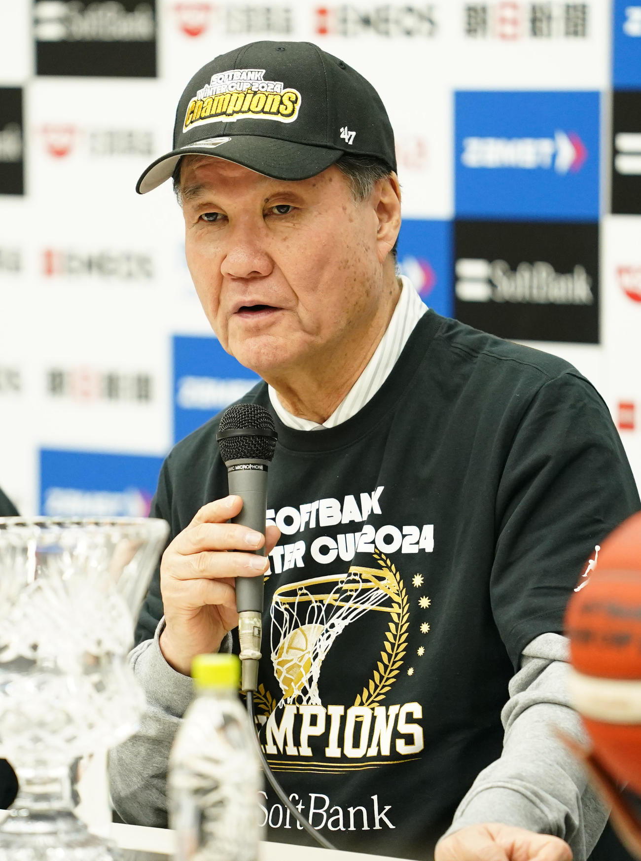 京都精華学園対慶誠　試合を振り返る山本監督（撮影・横山健太）