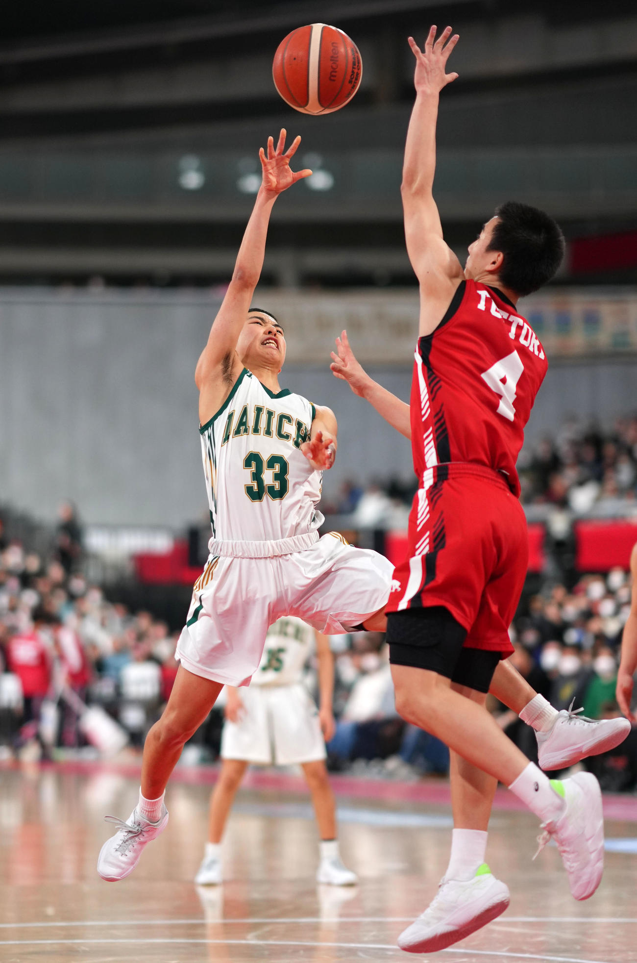 福岡第一対鳥取城北　第3Q、シュートを放つ福岡第一・宮本聡（撮影・横山健太）