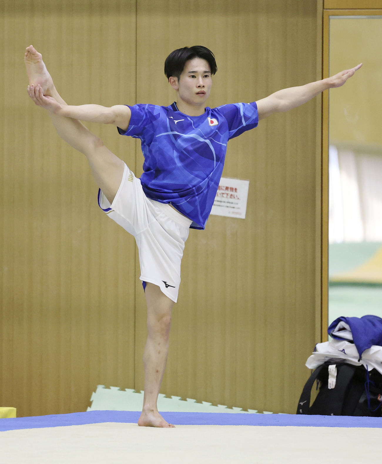 体操男子の強化合宿で調整する萱和磨＝味の素ナショナルトレーニングセンター（共同）