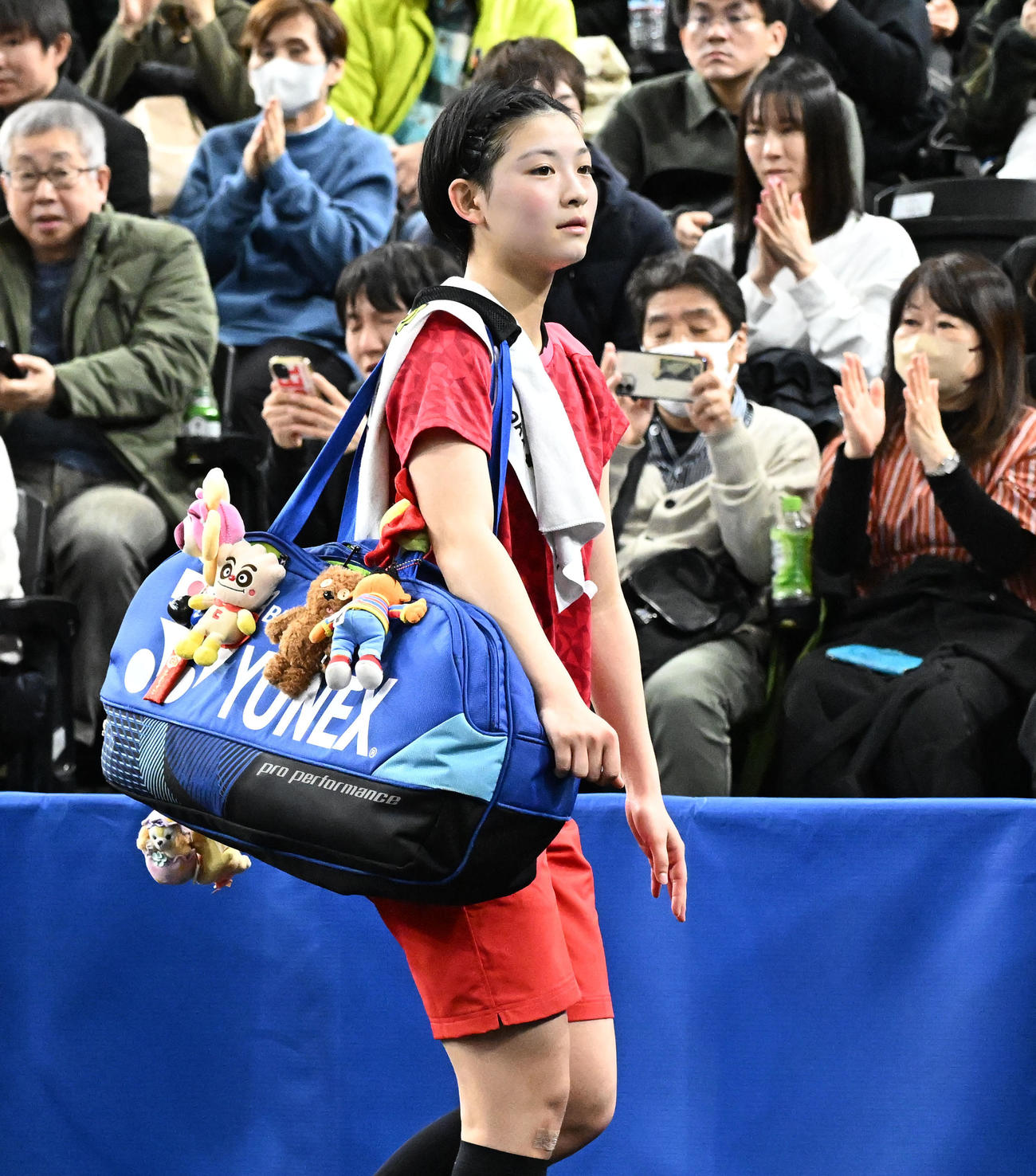 女子シングルス準決勝　決勝進出を決め、引き揚げる宮崎（撮影・千葉一成）