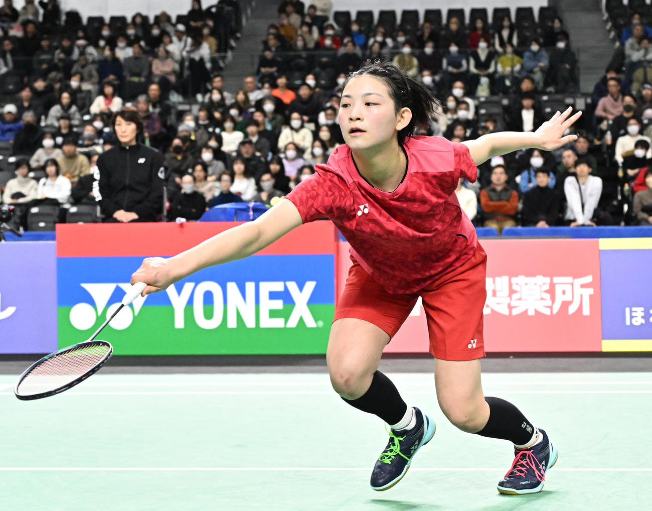 女子シングルス準決勝　プレーする宮崎（撮影・千葉一成）