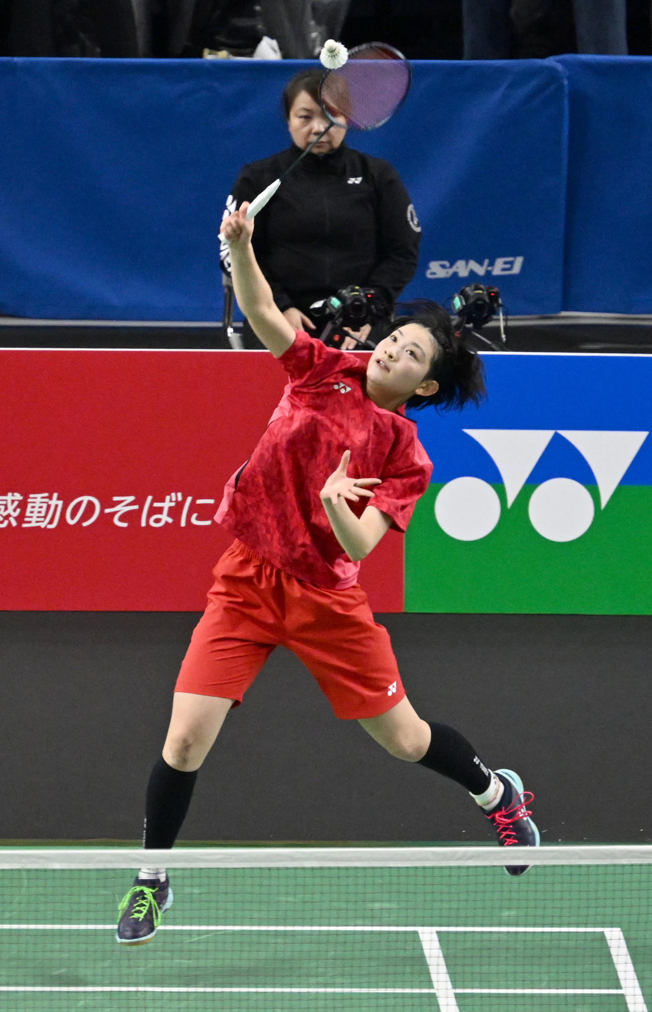 女子シングルス準決勝　プレーする宮崎（撮影・千葉一成）
