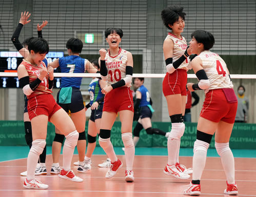 古川学園対岐阜第一　ポイントを挙げ笑顔を見せる、左から古川学園・熊谷、工藤、中川、中山（撮影・たえ見朱実）