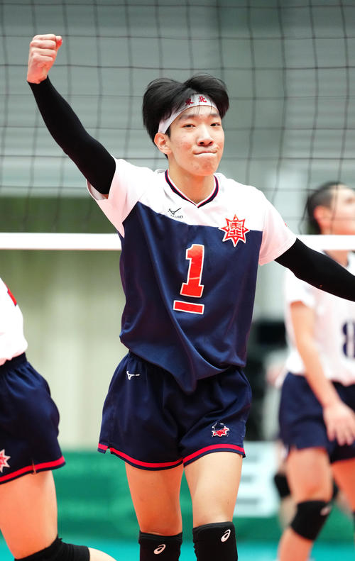 男子2回戦　日本航空対東北　得点でガッツポーズの東北・瀬川（撮影・江口和貴）
