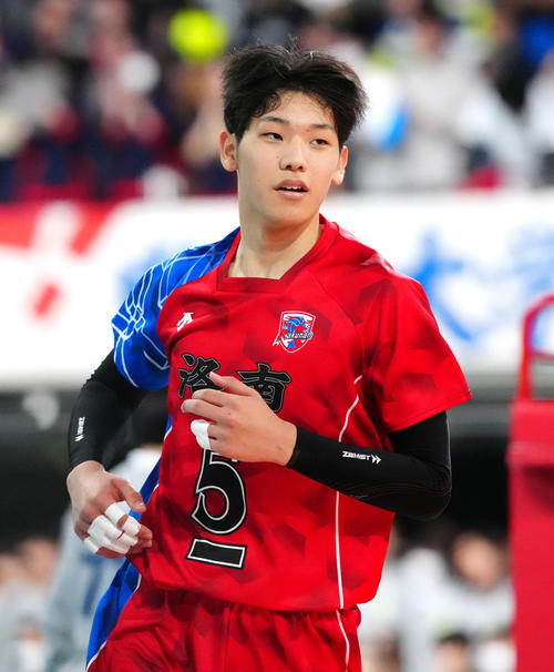 男子2回戦　弘前工戦に臨む洛南・中上（撮影・江口和貴）