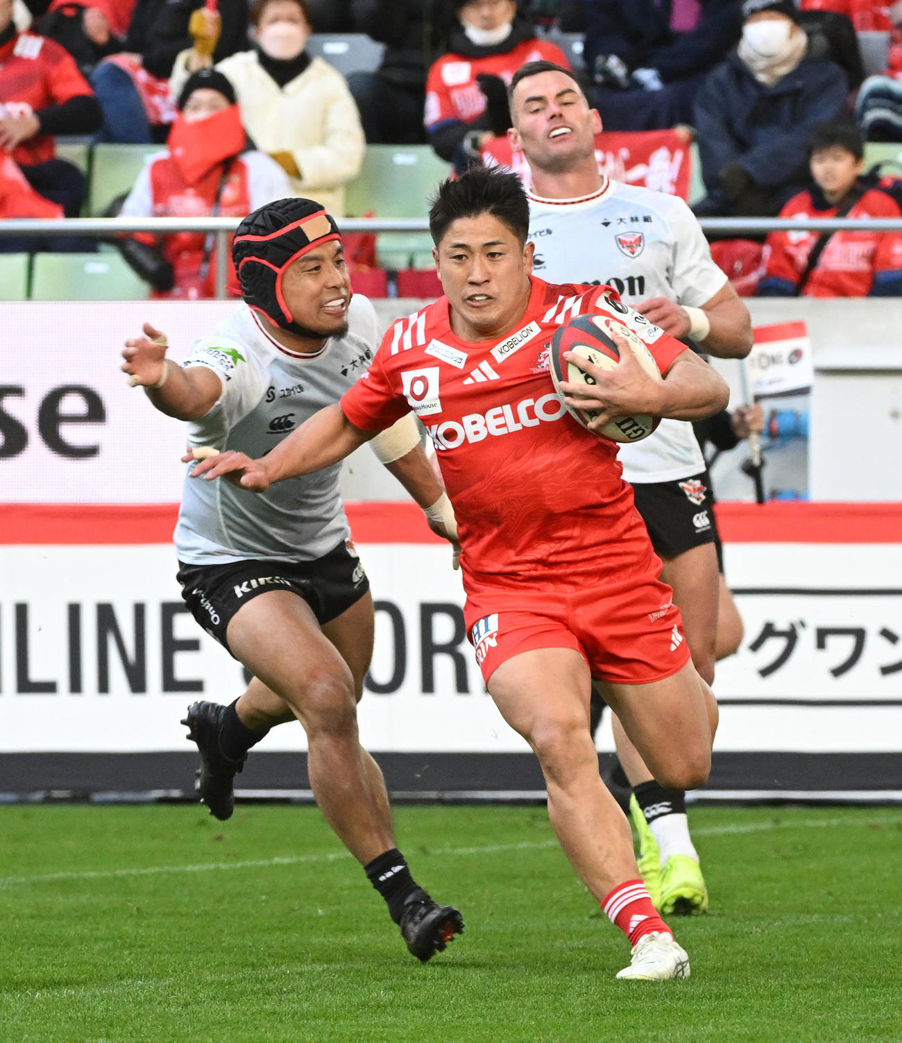 神戸対横浜　前半、トライを決めた神戸・松永（撮影・前岡正明）
