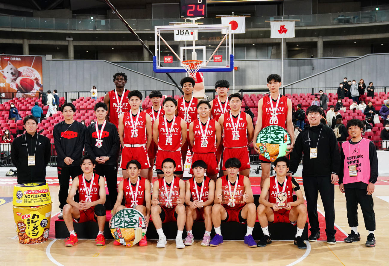 福岡大大濠対鳥取城北　準優勝となった鳥取城北の選手たち（撮影・横山健太）