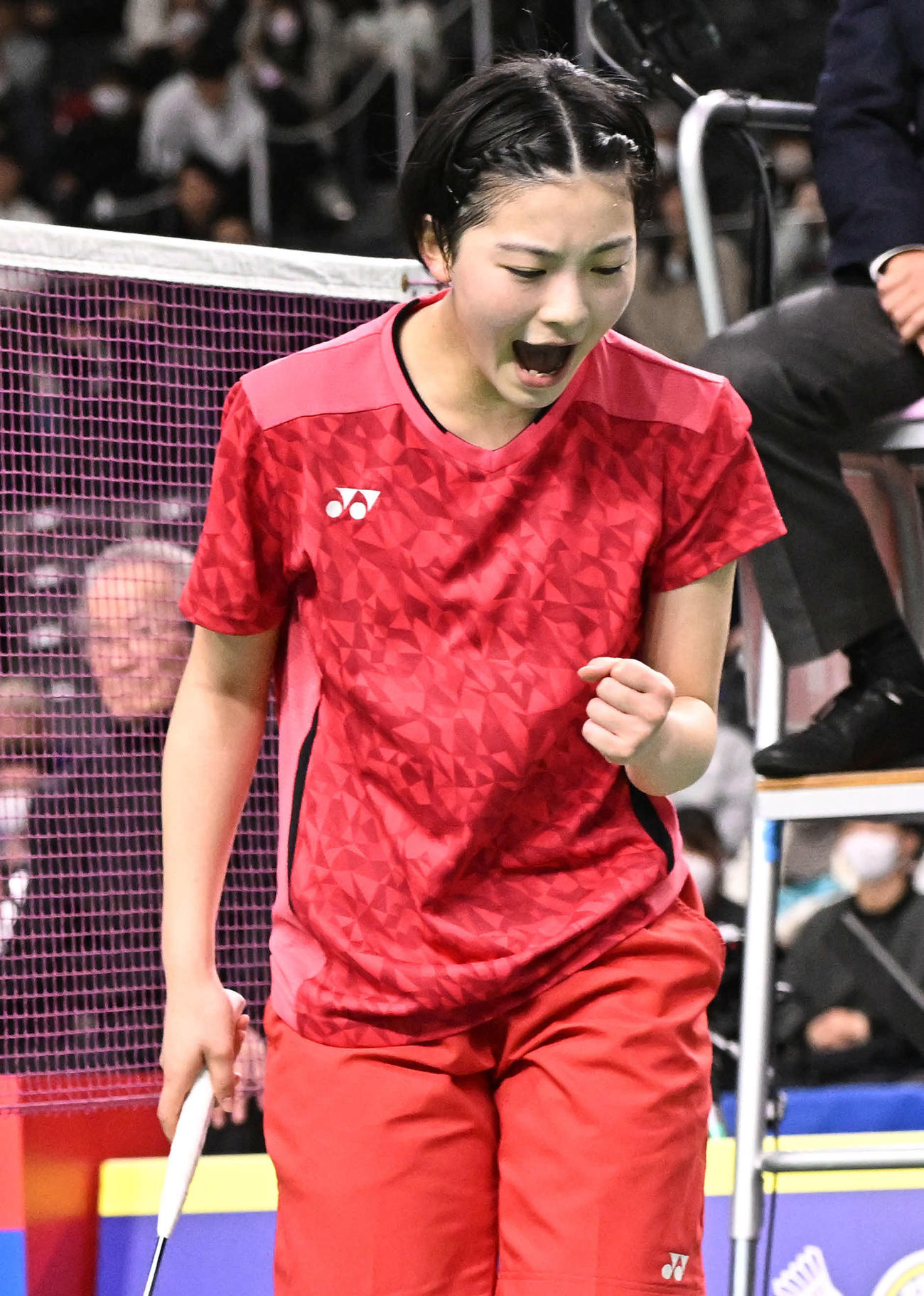 女子シングルス準決勝　ポイントを奪いガッツポーズする宮崎（撮影・千葉一成）