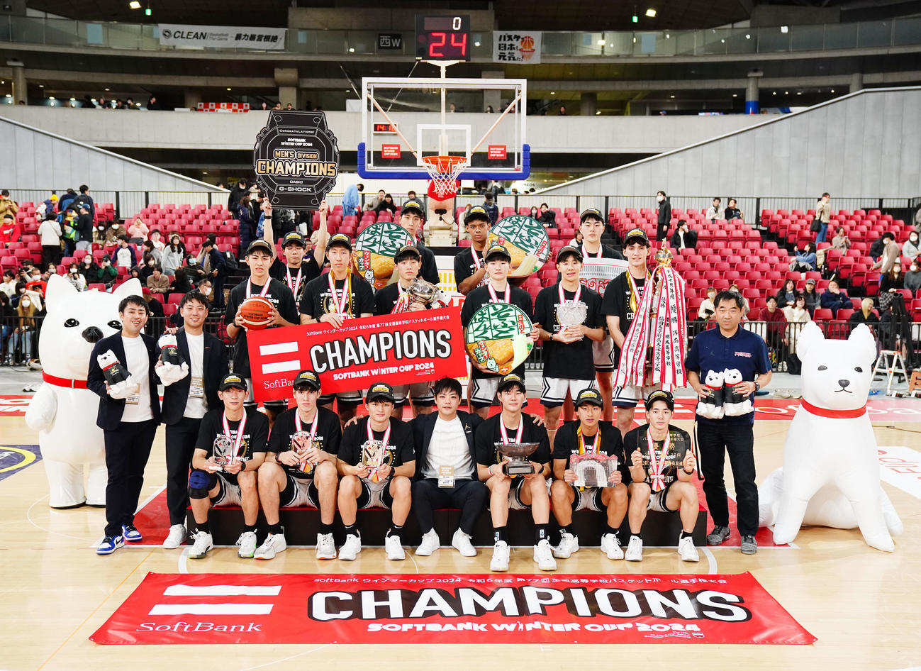 福岡大大濠対鳥取城北　優勝を果たした福岡大大濠の選手たち（撮影・横山健太）